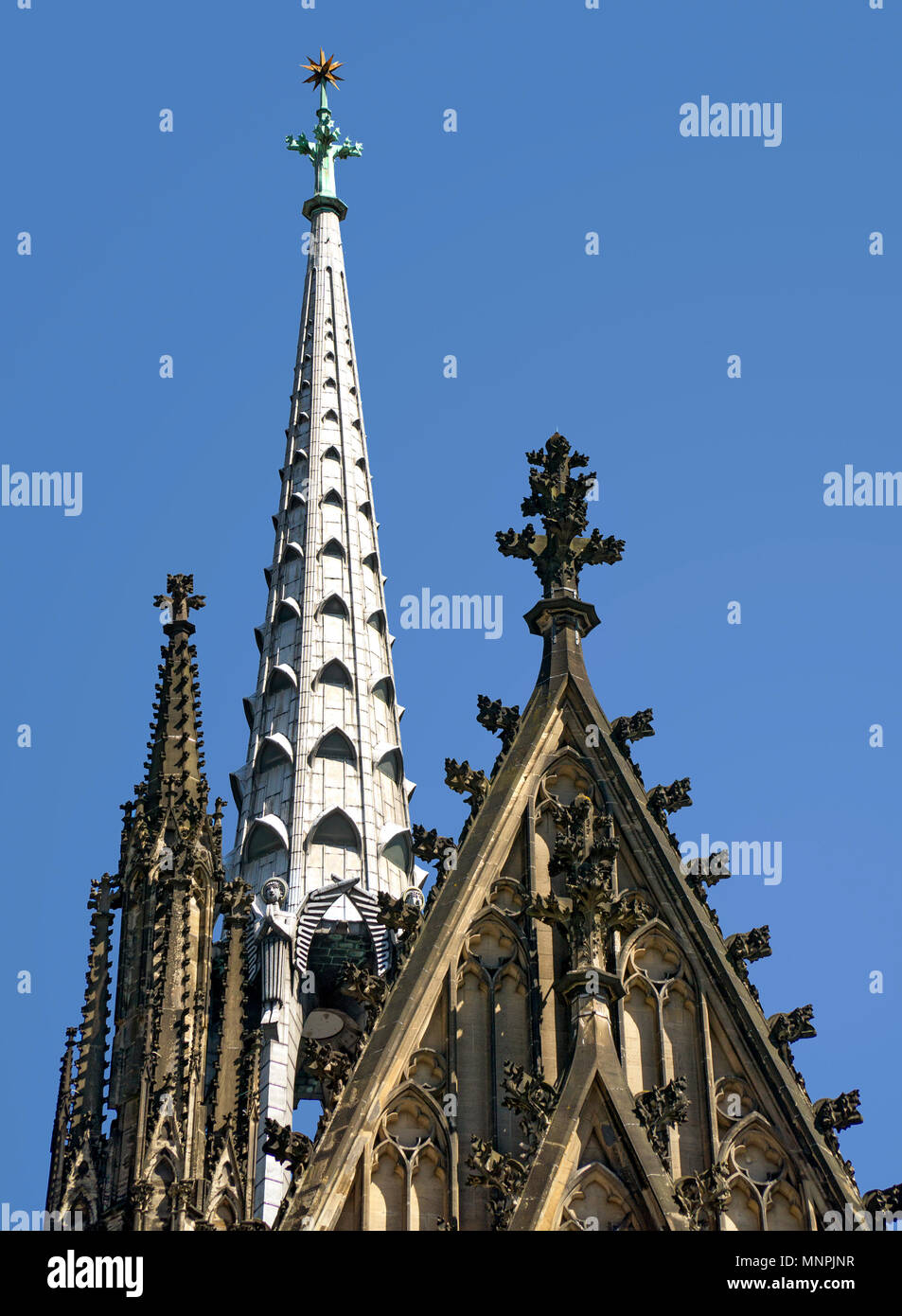 Étoile de Bethléem spire (flèche) sur la cathédrale de Cologne marque le lieu de culte des trois rois mages (culte des Mages) à l'intérieur du bâtiment. Banque D'Images