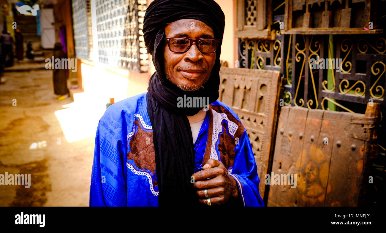 Portrait d'un commerçant à Tinghir, dans le sud du Maroc. Banque D'Images