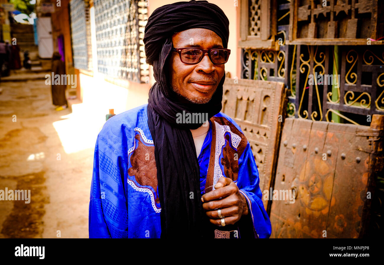 Portrait d'un commerçant à Tinghir, dans le sud du Maroc. Banque D'Images