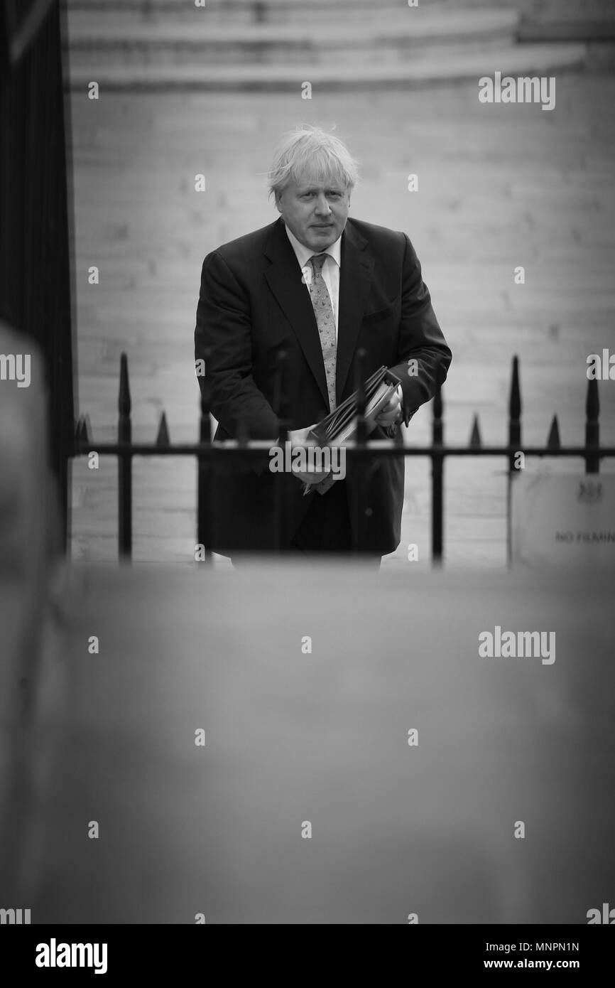 Londres - 15 MAI 2018 : ( Image modifiée numériquement à monochrome ), Boris Johnson, secrétaire d'État aux Affaires étrangères vu arrving à Downing Street Banque D'Images
