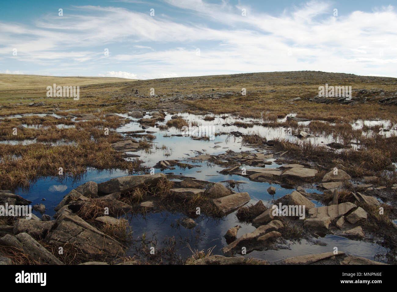 Vue panoramique sur le sentier près de Knivskjelodden Nordkapp, Norvège. Knivskjelodden est la partie la plus au nord de l'Europe et ne peut être atteint à pied. Banque D'Images