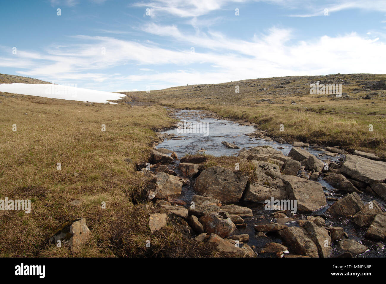 Vue panoramique sur le sentier près de Knivskjelodden Nordkapp, Norvège. Knivskjelodden est la partie la plus au nord de l'Europe et ne peut être atteint à pied. Banque D'Images