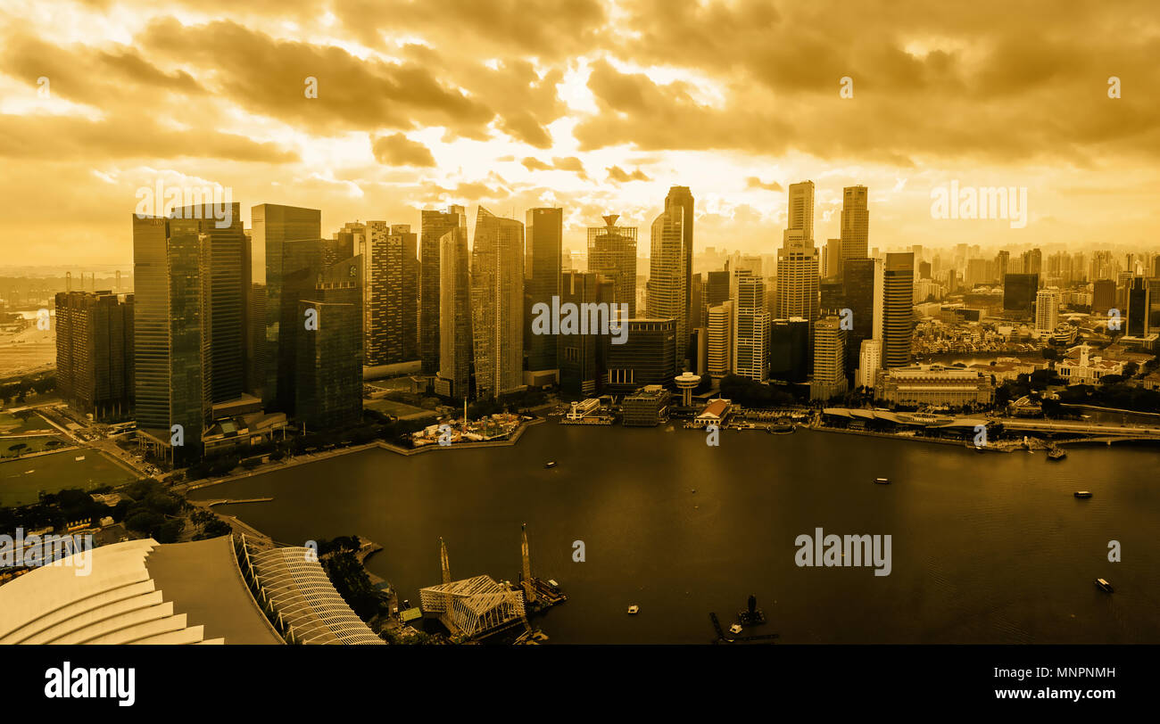 Singapour-Jan 15, 2018 : une belle vue sur les toits de Singapour comme vu du haut de Sands SkyPark Observation Deck. Banque D'Images