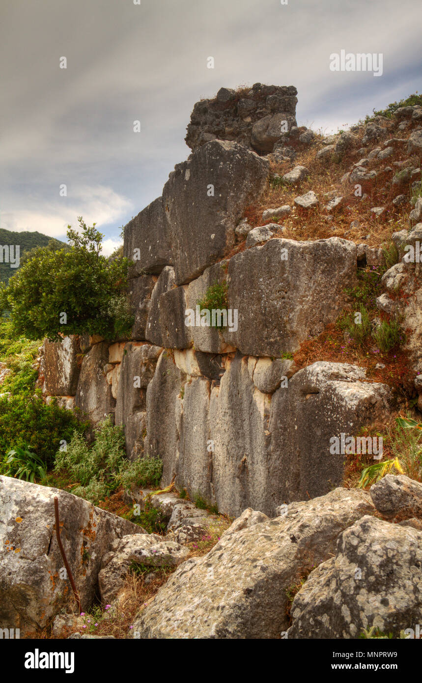 Restes d'un mur de l'ancienne ville de Sami sur l'île grecque Cephalonia Banque D'Images