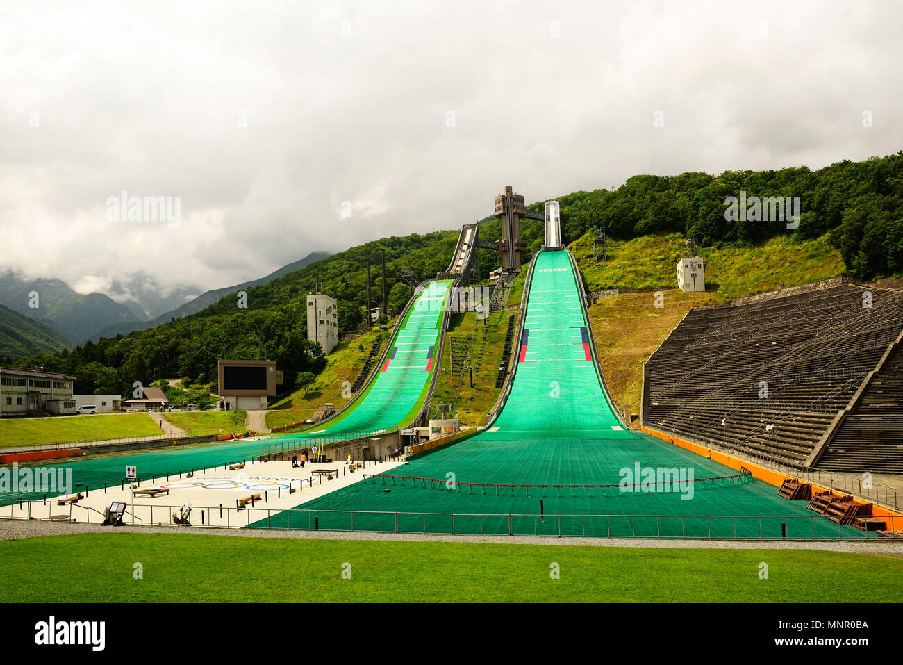 Sauts de ski des Jeux Olympiques d'hiver de 1998, Nagano, Hakuba, l'île de Honshu, Japon Banque D'Images