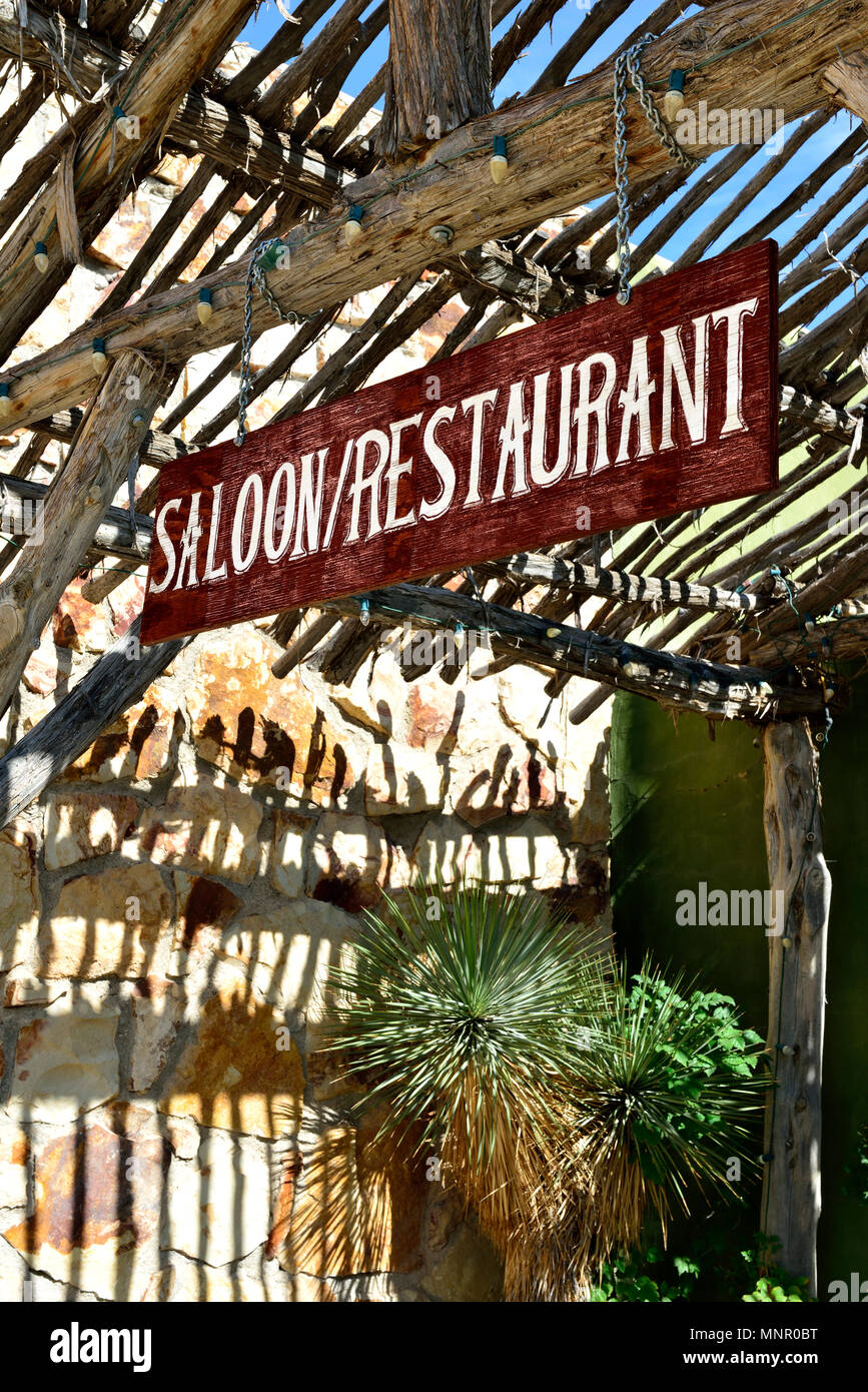 Shield saloon et restaurant de Lajitas Golf Resort, Lajitas, Texas, États-Unis Banque D'Images