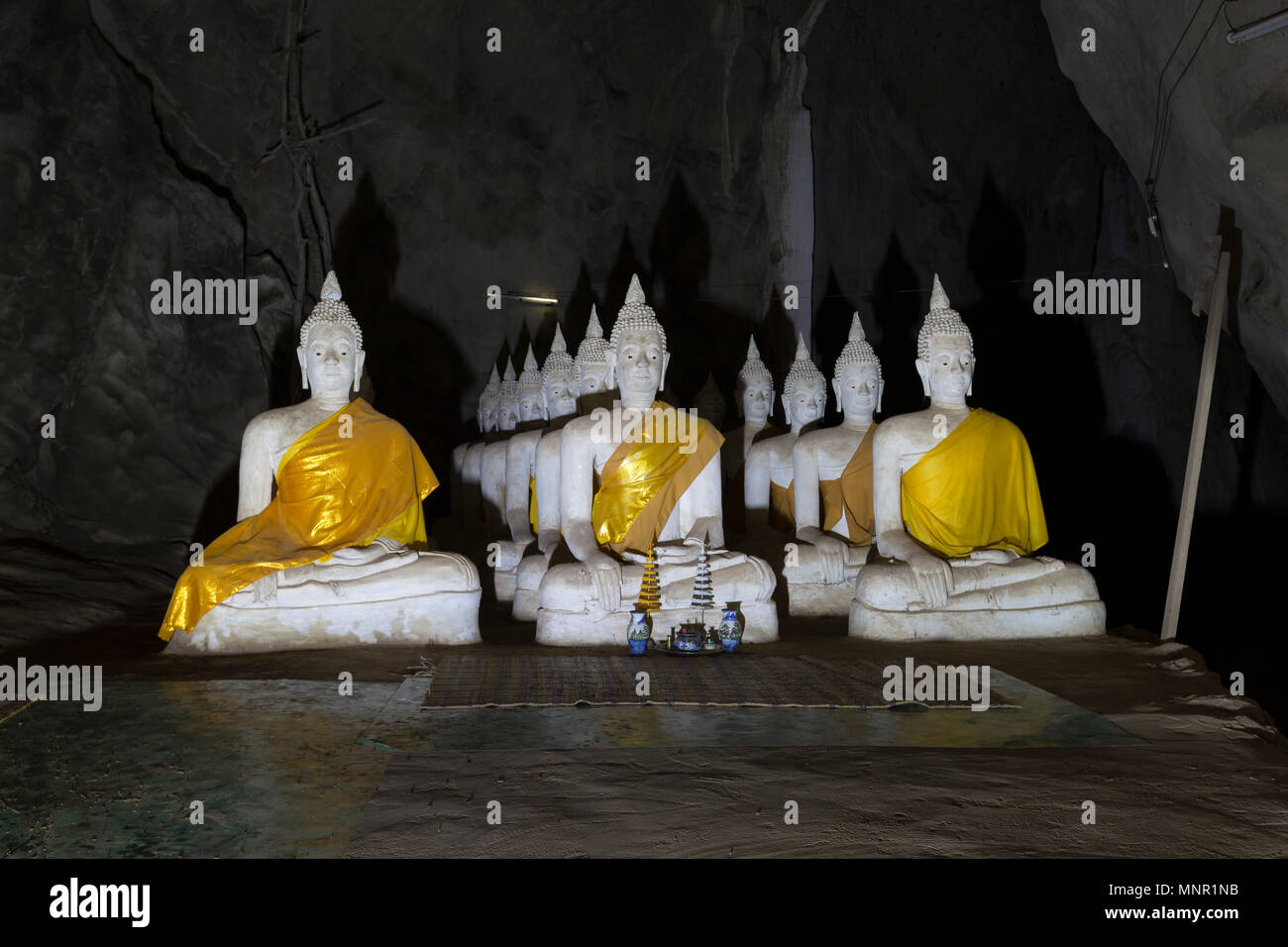 Tham Phra Bouddha couché ou en anglais seulement) NAWN grotte, près de Wat Ao Noi temple, Prachuap Khiri Khan, Thaïlande Banque D'Images