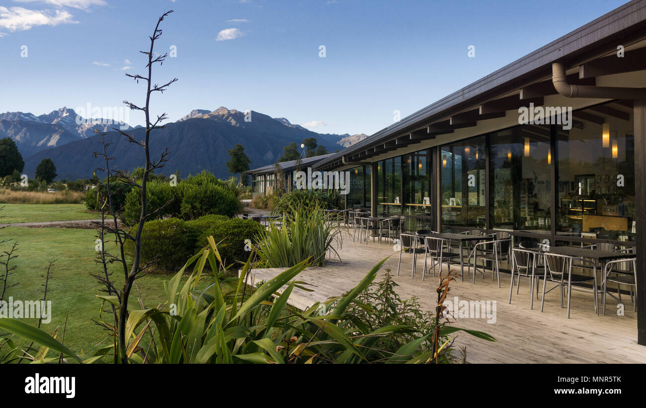 L'ReflectioNZ Cafe et la galerie près du lac Matheson, NZ Banque D'Images