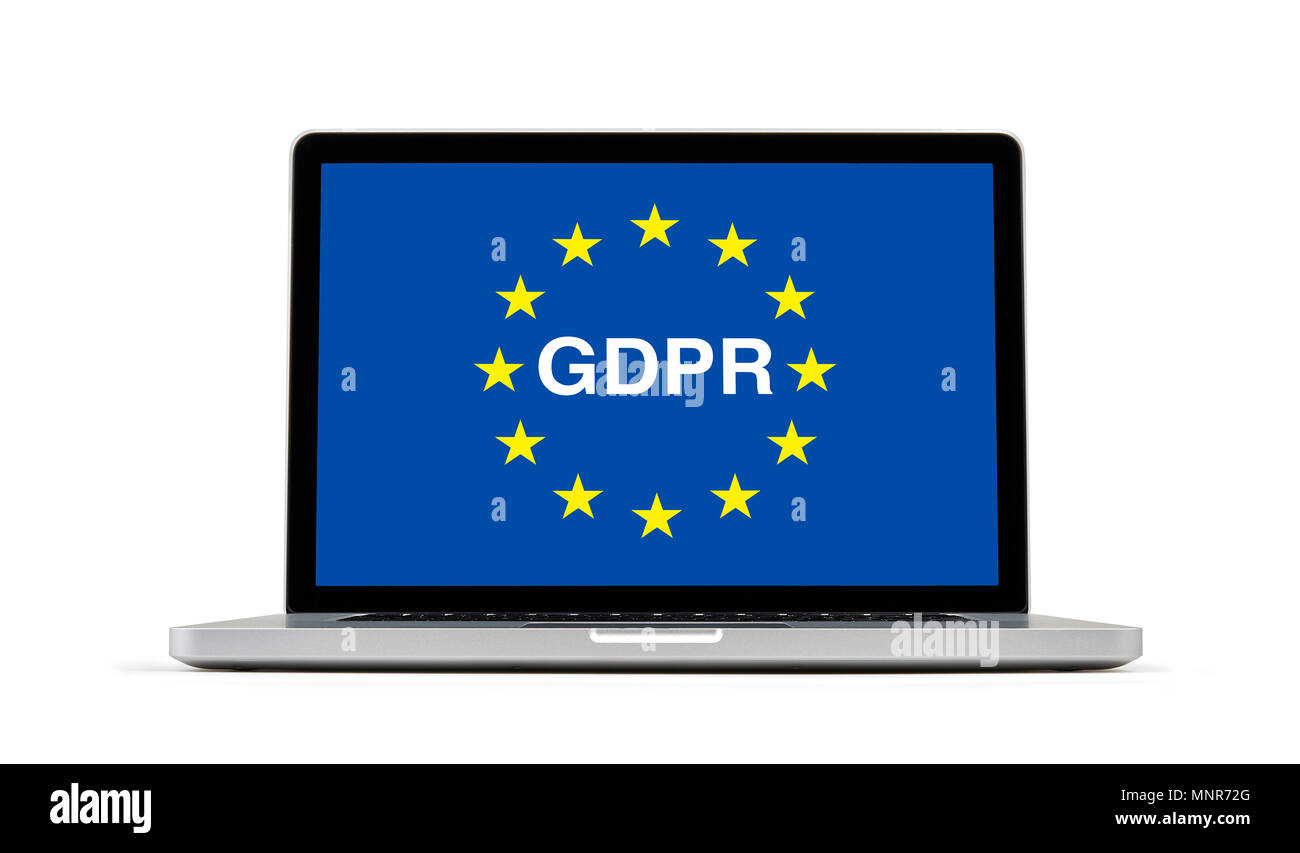 Ordinateur portable isolé sur blanc avec chemin de détourage. Drapeau européen pour le règlement général sur la protection des données à l'écran Banque D'Images