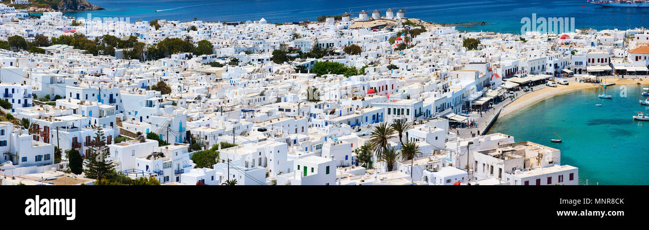 Village grec traditionnel de maisons blanches sur l'île de Mykonos, Grèce, Europe Banque D'Images