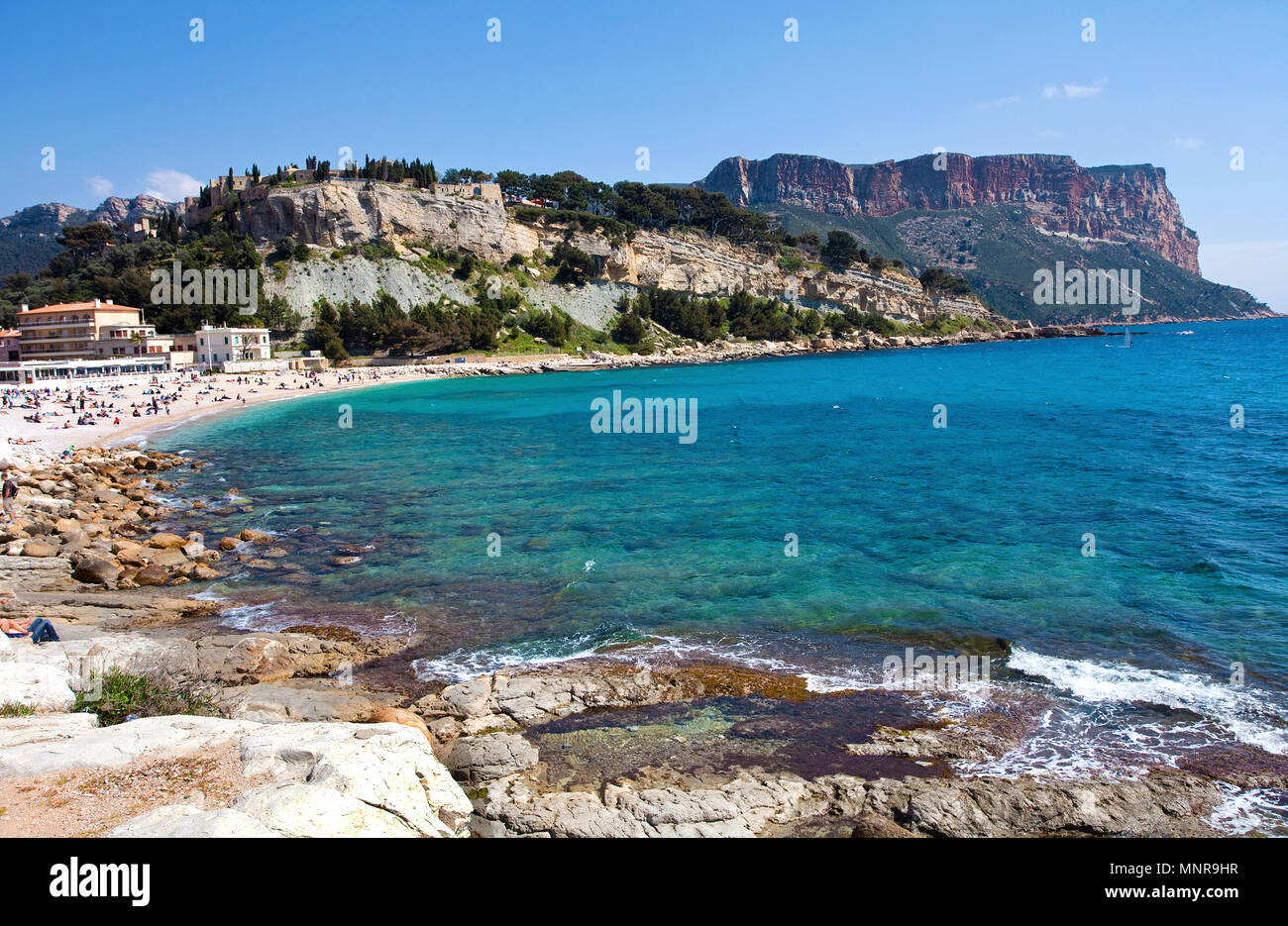 Plage et Cap Canaille à Cassis, Bouches-du-Rhône, Provence-Alpes-Côte  dAzur, France Sud, France, Europe Photo Stock - Alamy