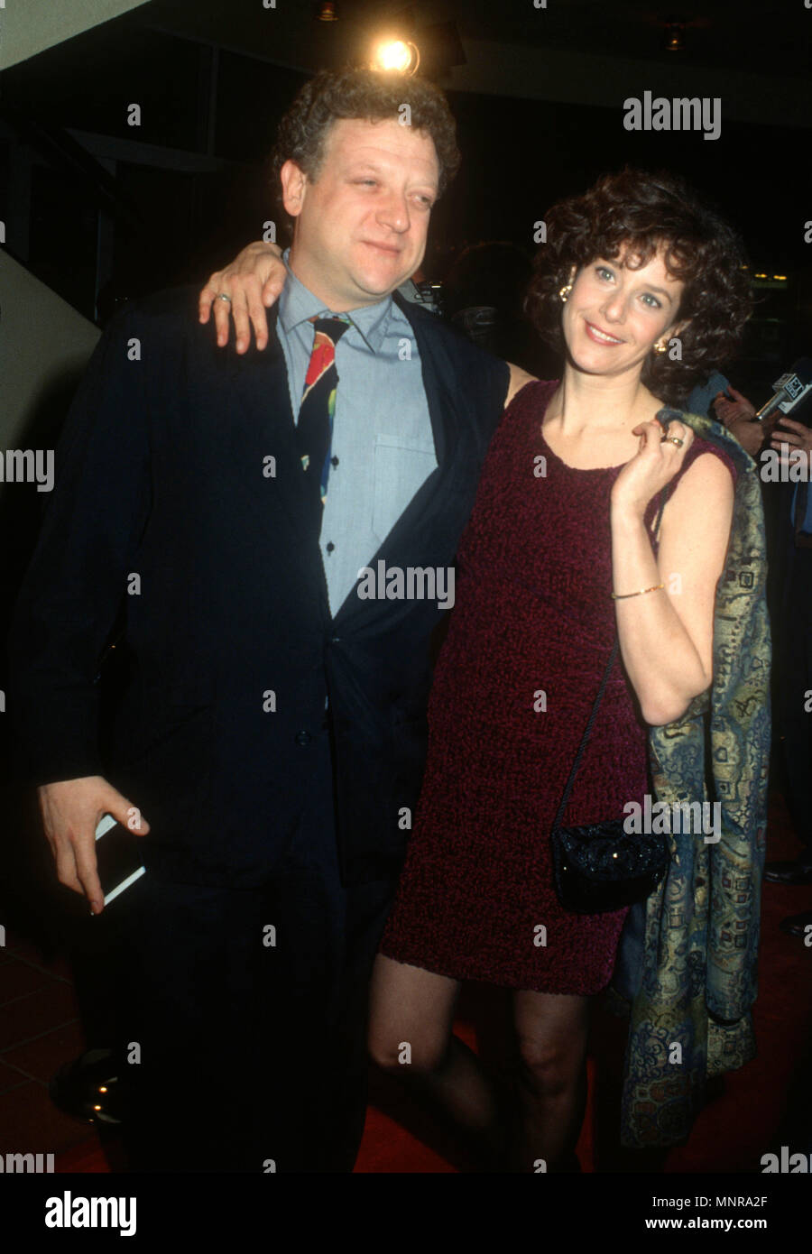 CENTURY CITY, CA - 5 décembre : L'actrice Debra Winger assiste à la "Sheltering Sky' Century City création le 5 décembre 1990 à AMC Siècle 14 théâtres à Century City, Californie. Photo de Barry King/Alamy Stock Photo Banque D'Images