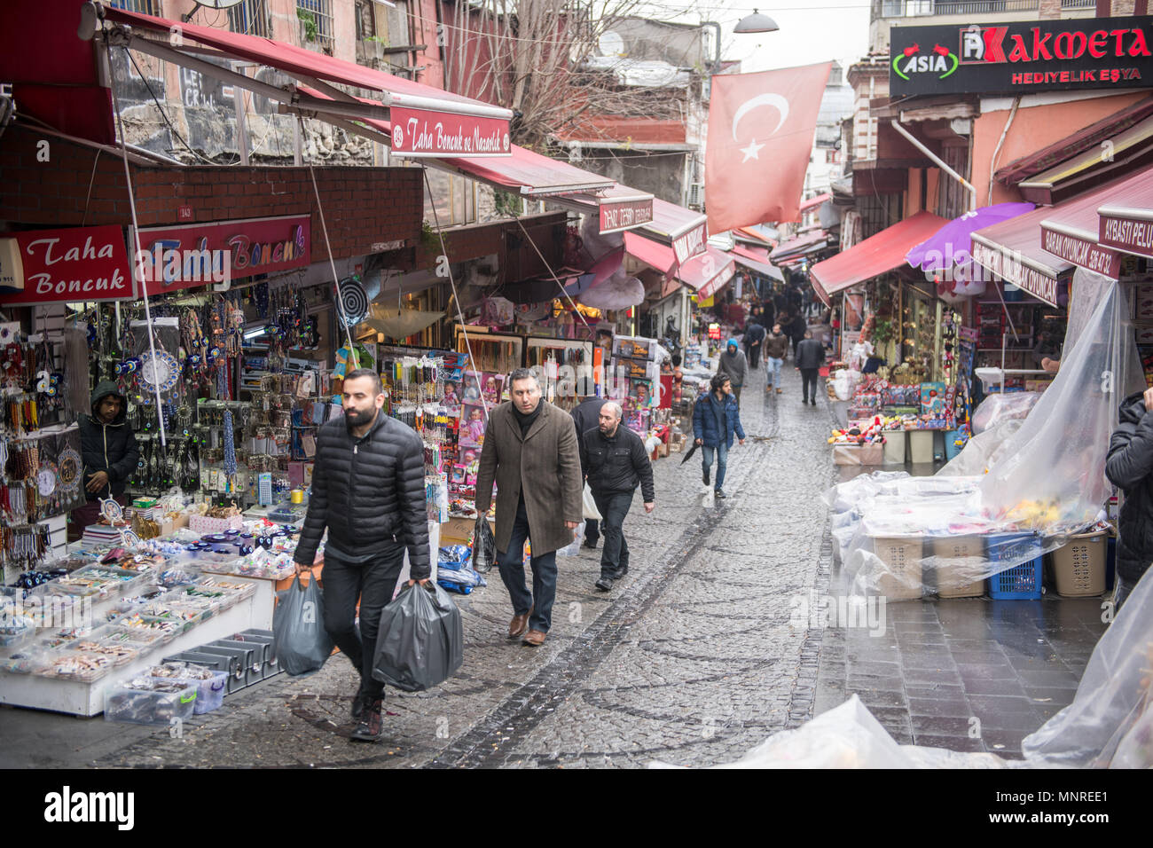Shopping street side turkey Banque de photographies et d images a haute resolution Alamy
