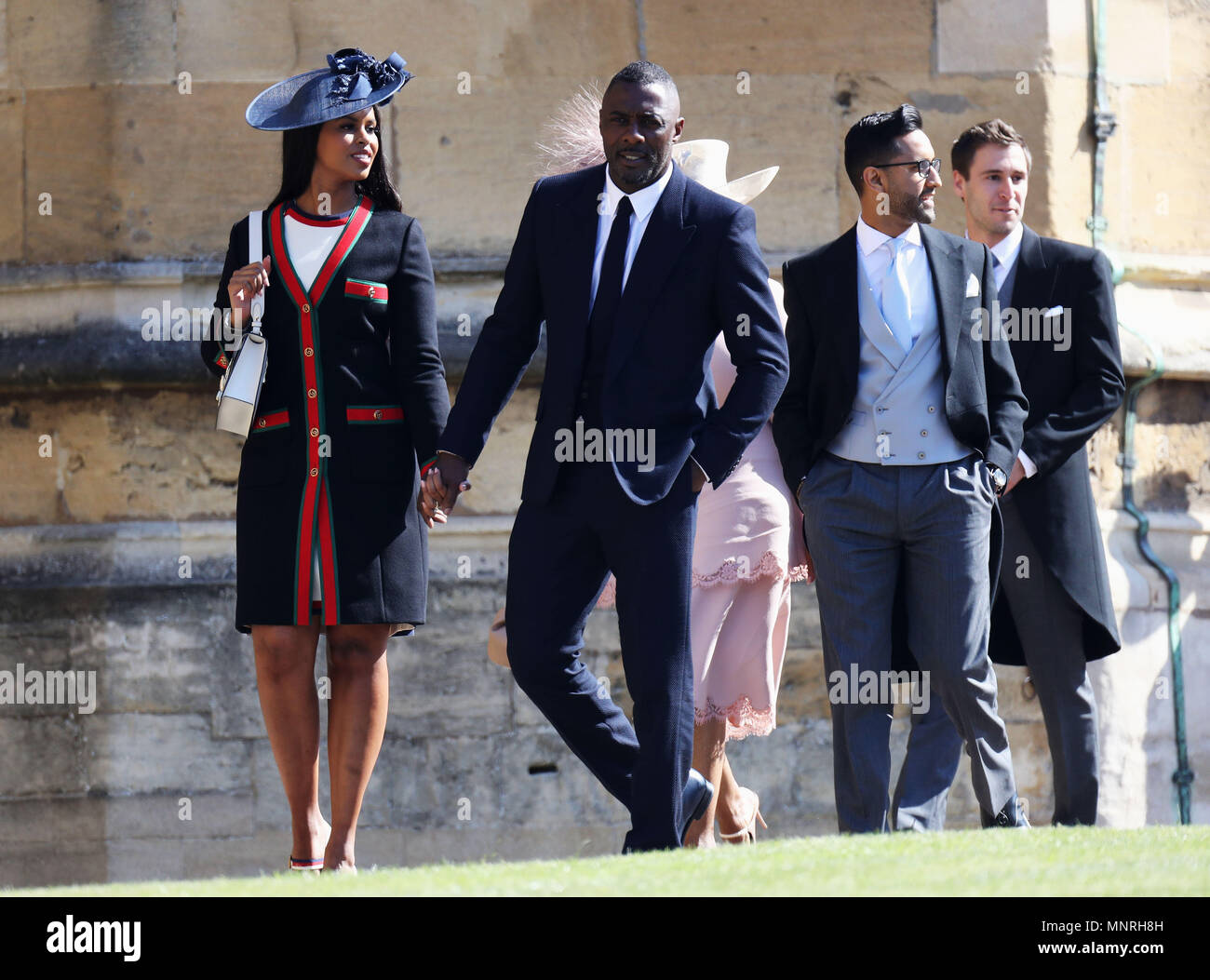 Dhowre Sabrina et Idris Elba arrivent à la Chapelle St George du château de Windsor pour le mariage du prince Harry et Meghan Markle. Banque D'Images