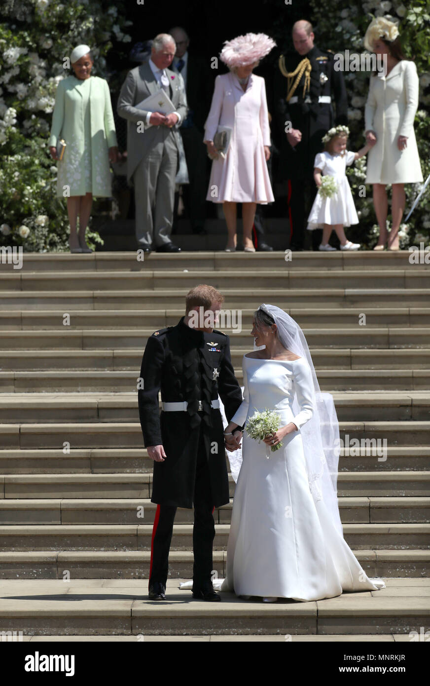 Le prince Harry et Meghan Markle quittent la Chapelle St George du château de Windsor après leur mariage. Banque D'Images