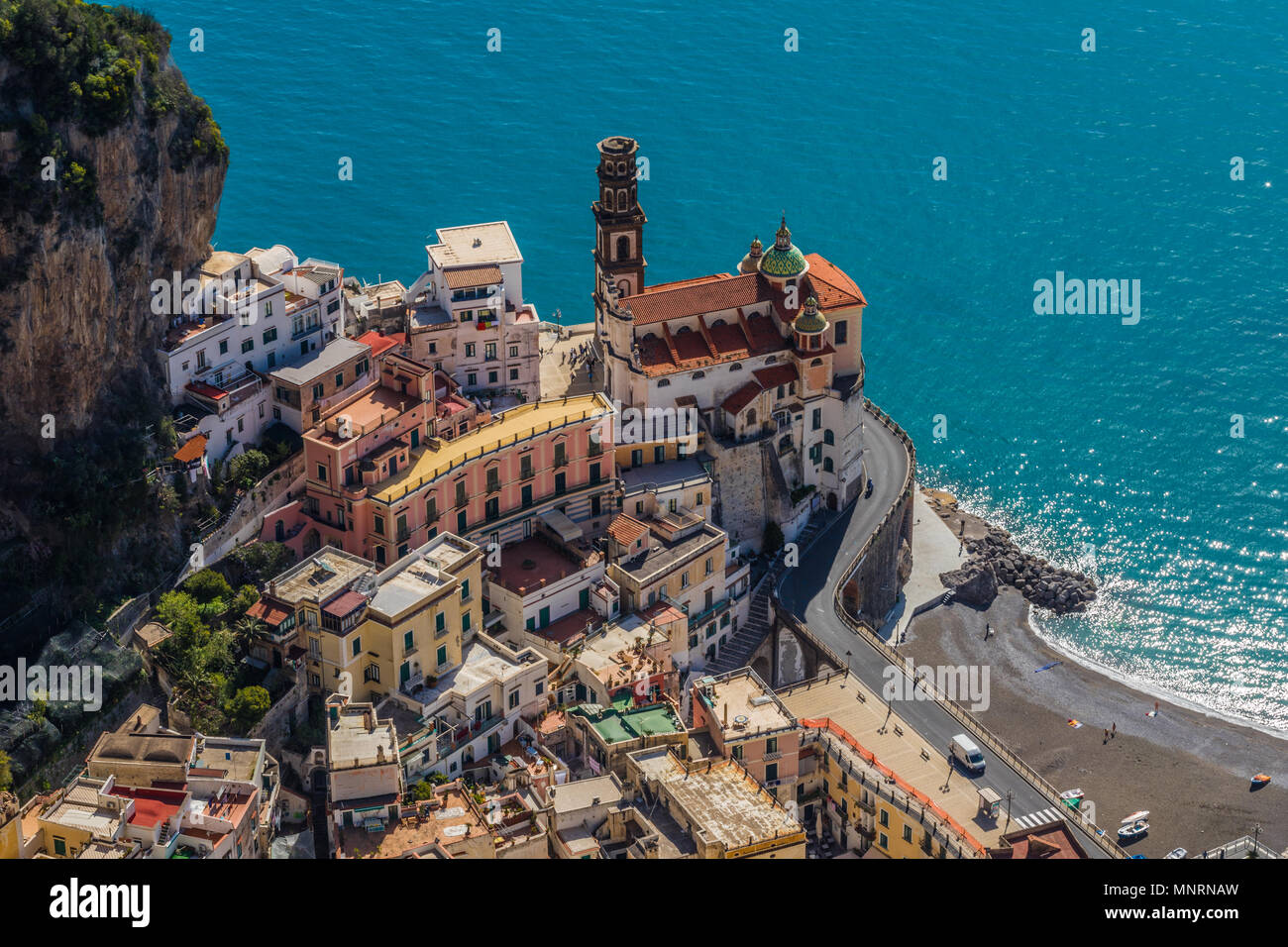 Belle vue d'Atrani sur la côte amalfitaine en Italie Banque D'Images