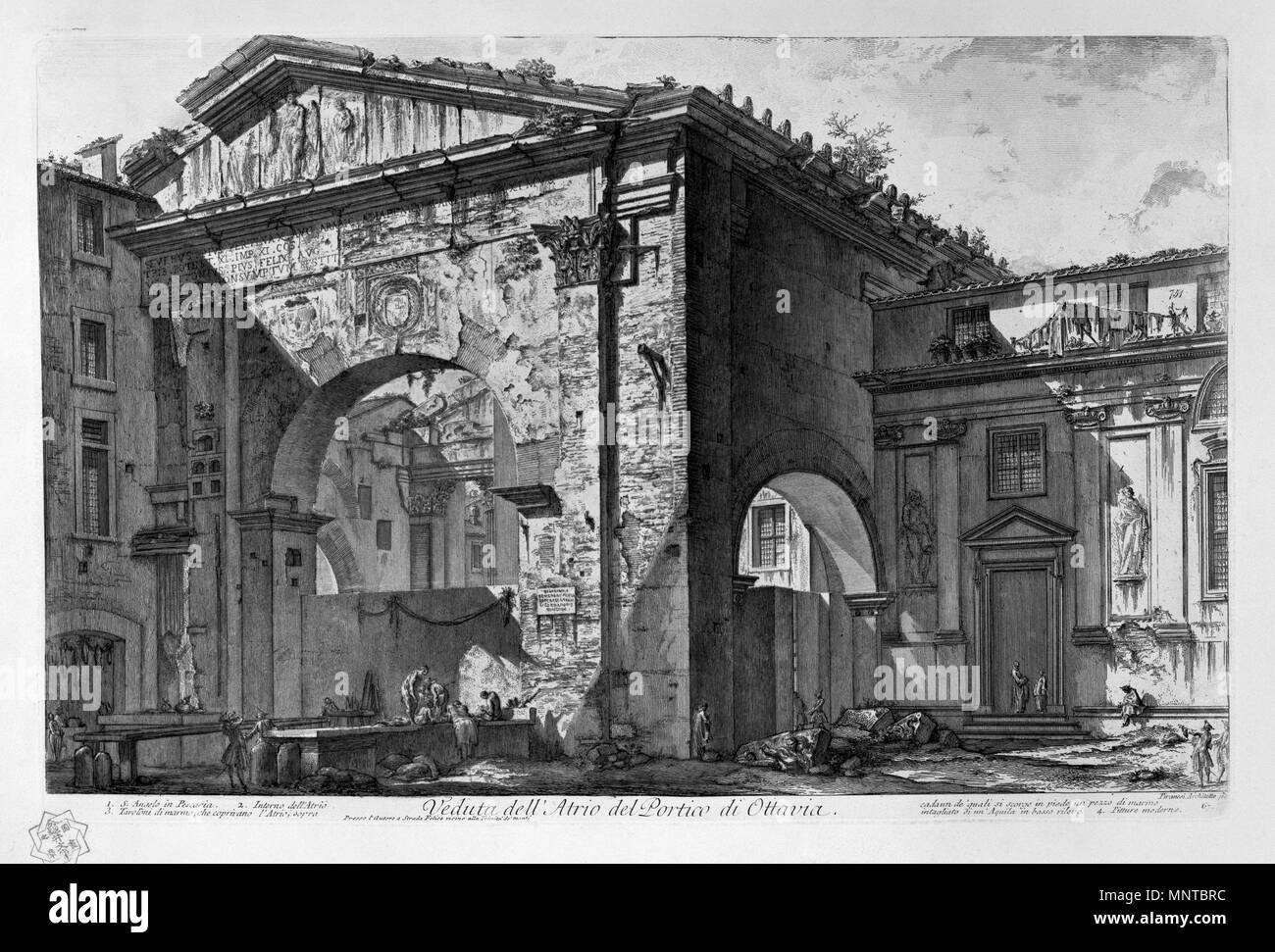 Italiano : Veduta dell' Atrio del Portico di Ottavia. Chiesa di Sant'Angelo in Pescheria. Interno dell' Atrio. Tavoloni di marmo, che coprivano l'Atrio, sopra, cadaun de'quali si scorge piede dans un pezzo di marmo intagliato di un'aquila dans basso rilevo. Pitture moderne. 1748-1774. 1001 Piranesi-16050 Banque D'Images