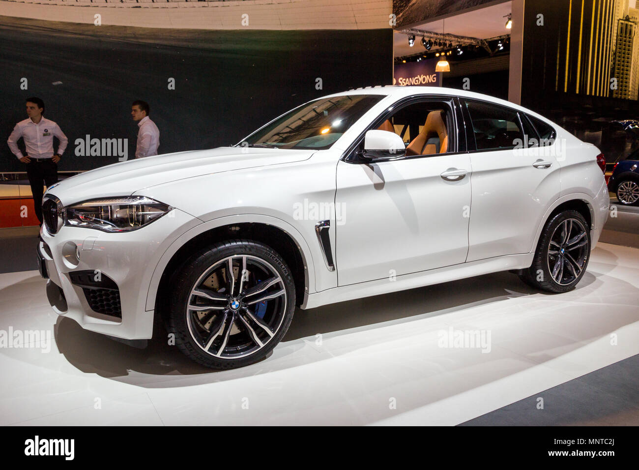 AMSTERDAM - 16 avril 2015 : BMW X6 M voiture en vedette à l'AutoRAI Motor Show. Banque D'Images