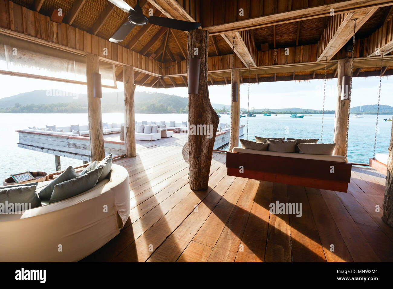 L'intérieur du lagon tropical bar dans un complexe de luxe Banque D'Images