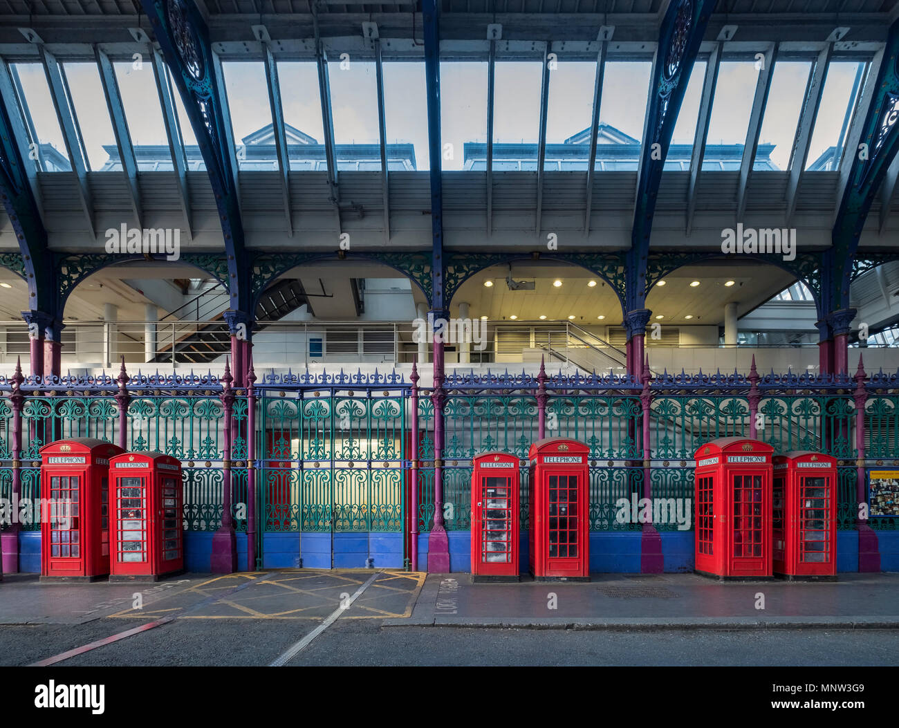 Téléphone rouge britannique fort à Smithfield Market, London, England, UK Banque D'Images