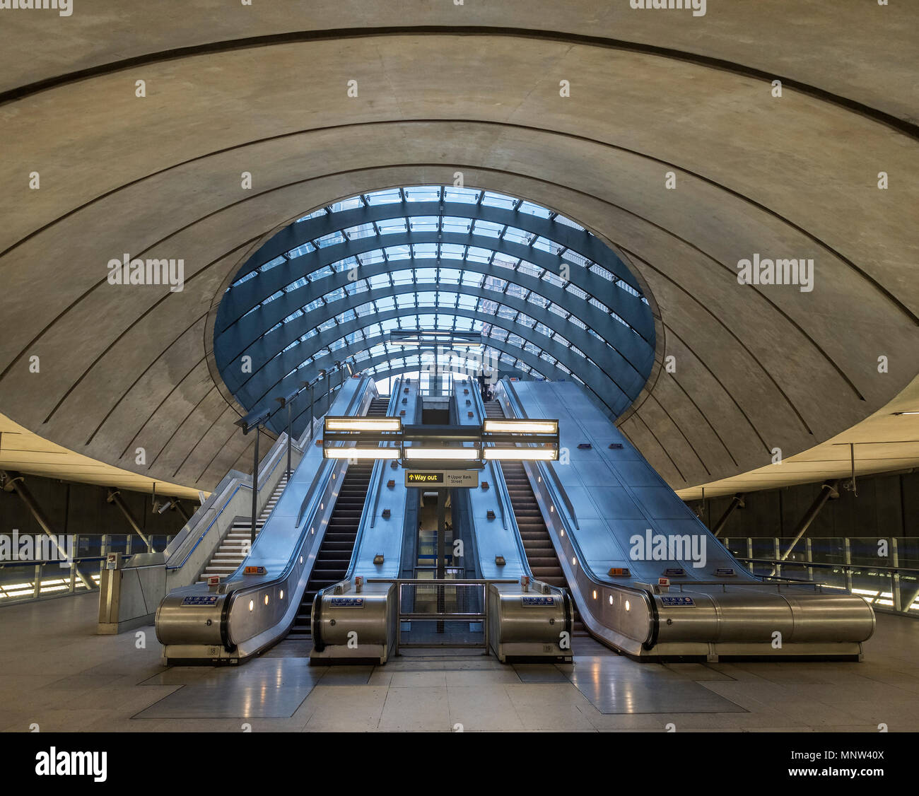 La station de métro Canary Wharf, Canary Wharf, London, England, UK Banque D'Images