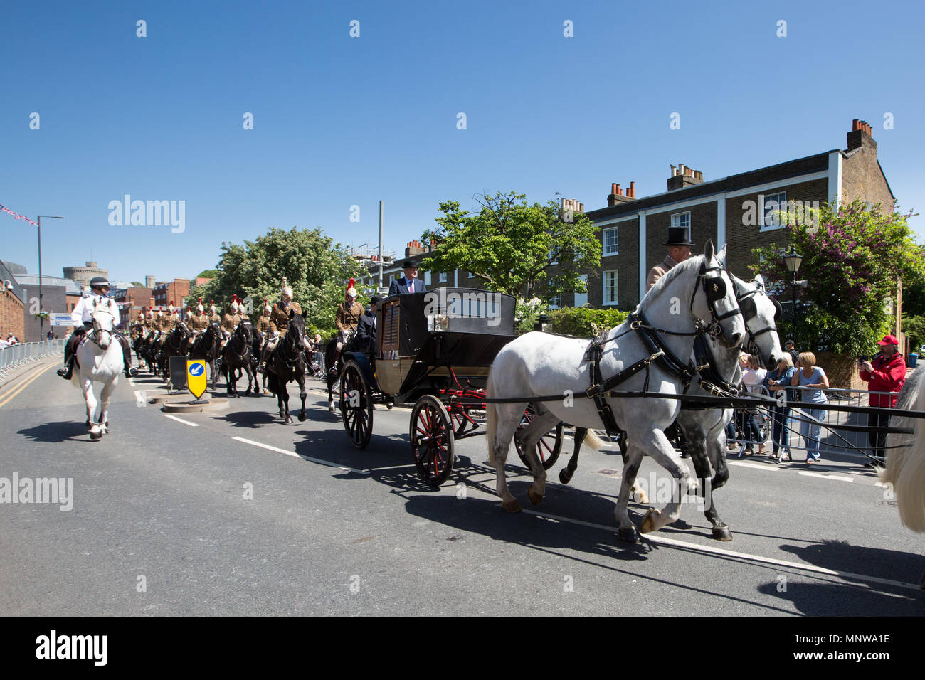 Photo datée du 17 mai montre le prince Harry et Meghan Markle pratique à l'église. Le prince Harry et Meghan Markle ont été déclarés mari et femme, à la suite d'une cérémonie au Château de Windsor. Le couple à un échange de voeux et de sonneries avant que la reine et 600 personnes à la Chapelle St George. Porte une robe par le designer britannique Clare Waight Keller, Mme Markle a été accueilli par le Prince Charles, qui marchait dans l'allée. Après leur mariage, le couple sera connu comme le duc et la duchesse de Cambridge. Banque D'Images