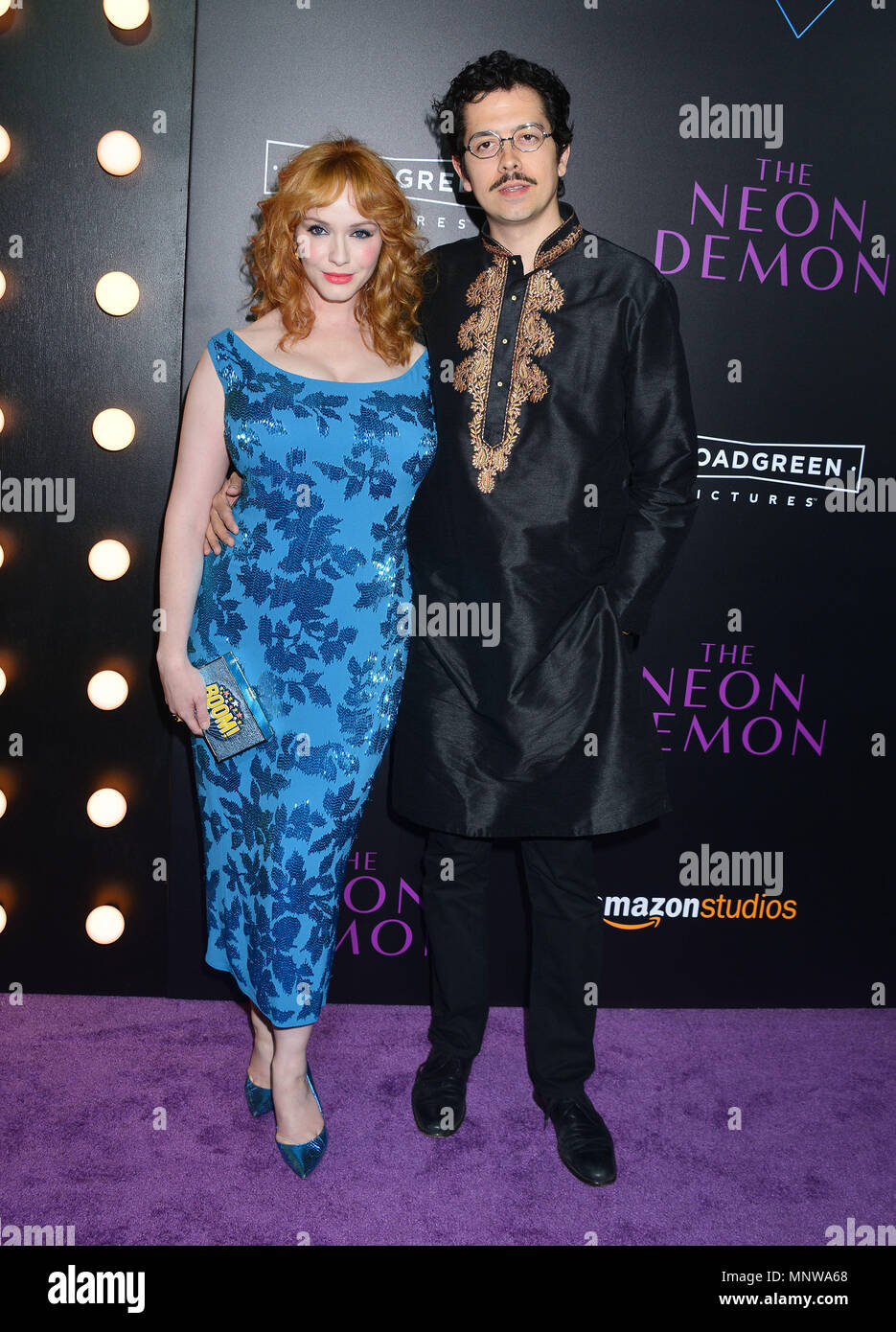 Christina Hendricks, mari Geoffrey Arend lors de la première de "l'Amazone Le démon néon' à l'ArcLight Cinemas Cinerama Dome le 14 juin 2016 à Hollywood, CAChristina Hendricks, mari Geoffrey Arend ------------- Red Carpet Event, Vertical, USA, Cinéma, Célébrités, photographie, Bestof, Arts, Culture et divertissement, Célébrités Topix fashion / Vertical, Best of, événement dans la vie d'Hollywood, Californie - Tapis rouge et en backstage, USA, Cinéma, Célébrités, cinéma, télévision, Célébrités célébrités musique, photographie, Arts et culture, Bestof, divertissement, Topix ver Banque D'Images