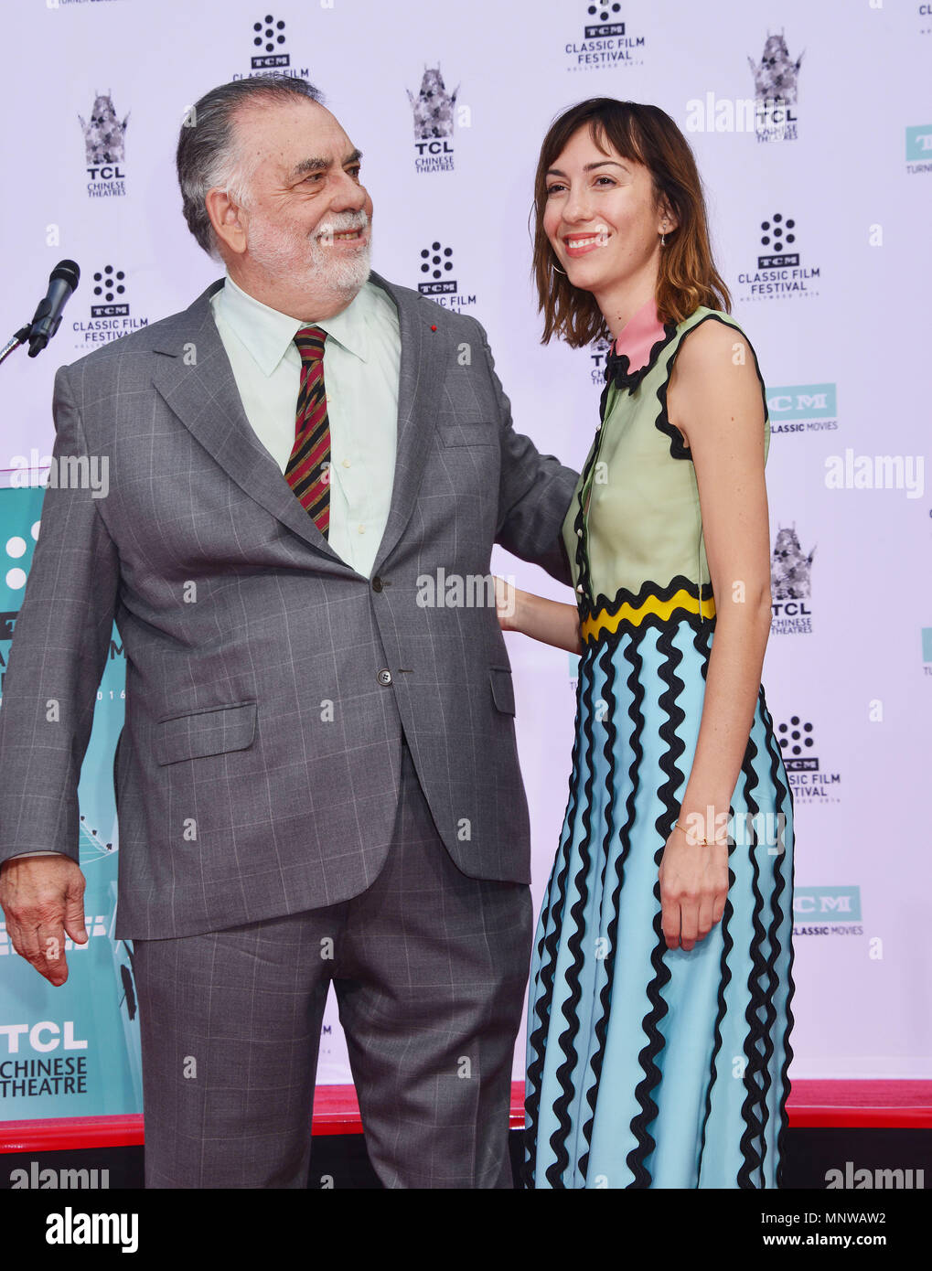 L'honneur de Francis Ford Coppola avec empreinte main cérémonie au Théâtre chinois de Grauman à Los Angeles. Avril, 29, 2016 Francis Ford Coppola, Gia Coppola Francis Ford Coppola, Gia Coppola ------------- Red Carpet Event, Vertical, USA, Cinéma, Célébrités, photographie, Bestof, Arts, Culture et divertissement, Célébrités Topix fashion / Vertical, Best of, événement dans la vie d'Hollywood, Californie - Tapis rouge et en backstage, USA, Cinéma, Célébrités, cinéma, télévision, Célébrités célébrités musique, photographie, Arts et culture, Bestof, divertissement, Topix, verticale de la famille f Banque D'Images