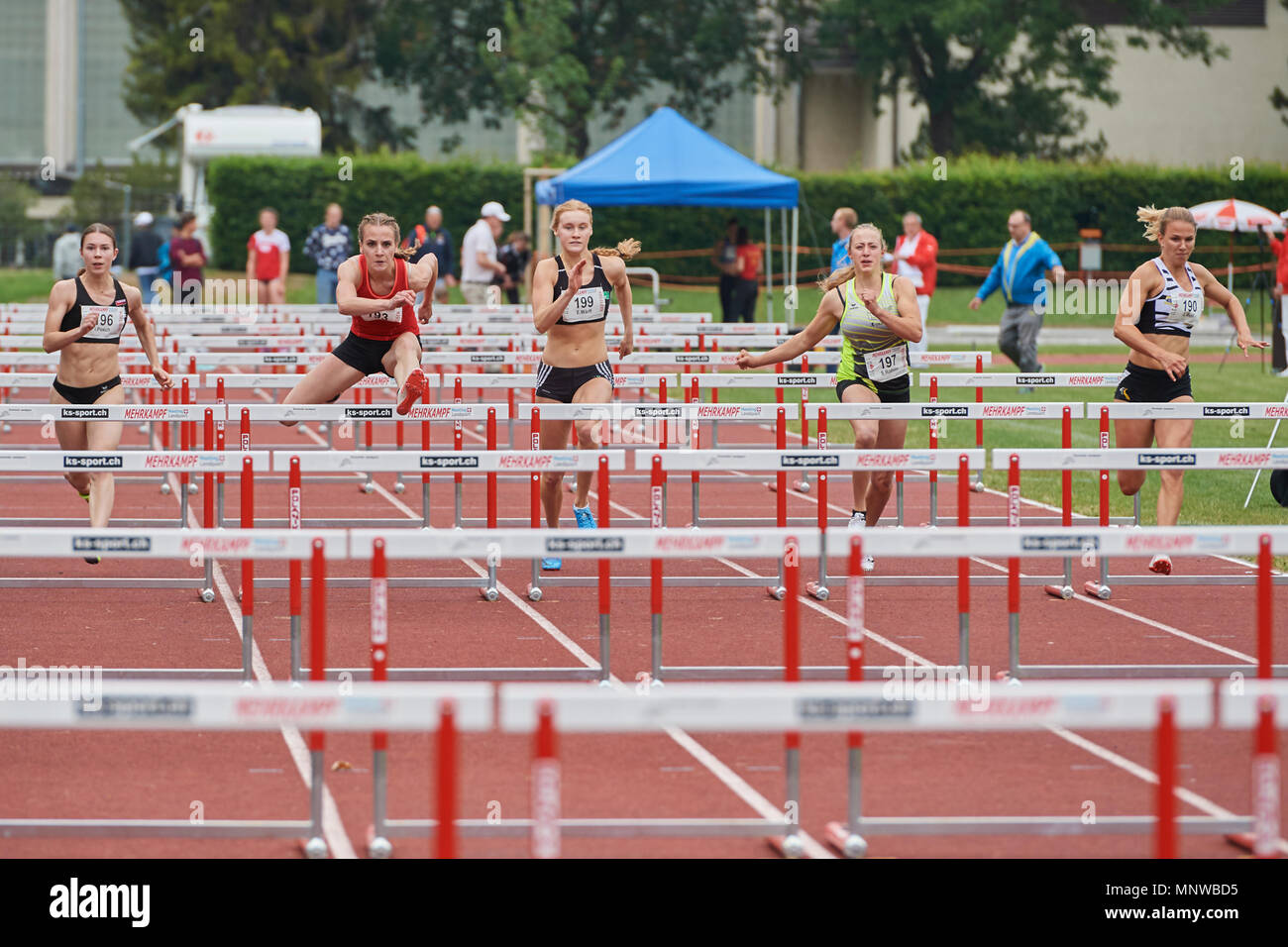 Landquart, Suisse. 19 mai, 2018. 100 mètres haies compétition aux épreuves combinées d'athlétisme réunion à Landquart. De gauche à droite : Isabel Posch TS Lustenau, Annik Kälin AJ PLAT Landquart, Erika Wärff Malmö AI, Röthlin Sandra Röthlin Kerns, Lydia Boll Leichtathletik LC Schaffhausen. Crédit : Rolf Simeon/Alamy Live News Banque D'Images