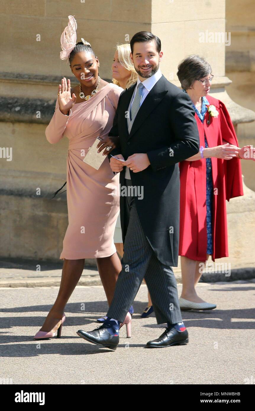180519) -- Windsor, mayo 19, 2018 (Xinhua) -- La tenista estadounidense  Serena Williams (i) y su esposo Alexis Ohanian (d-front) garantir, la  Capilla de San Jorge en el Castillo de Windsor para