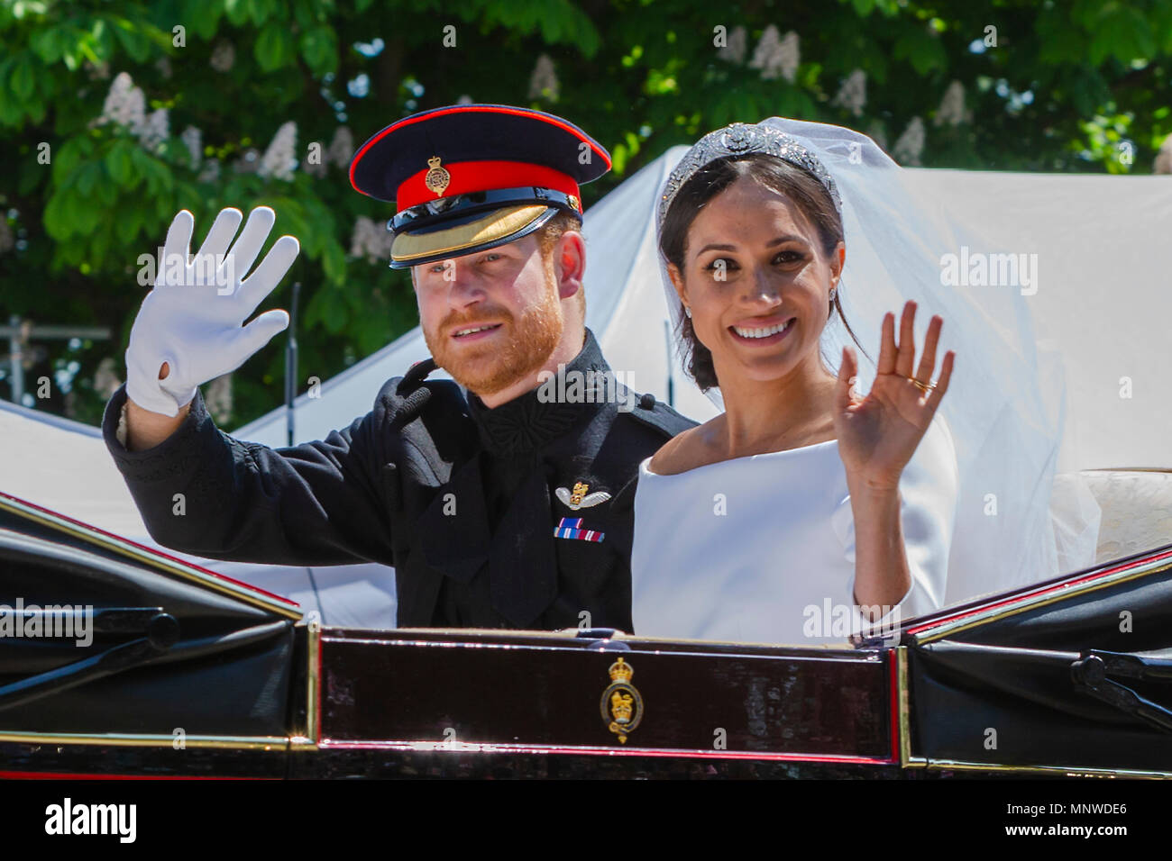 Le prince Harry et Meghan Markel, dans le chariot après leur cérémonie de mariage mariage royal, Windsor, le prince Harry, Banque D'Images