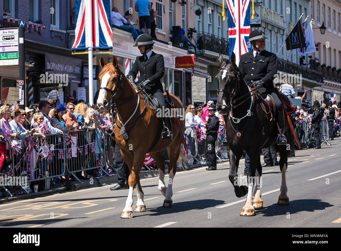 L'ordre le mariage du prince Harry à Meghan Markle a pris de nombreuses formes de la traditionnelle Bobby sur le beat et les officiers montés à l'armes à feu ont lourdement armés munis d'armes automatiques qui ont été très présent. Crédit : David Betteridge/Alamy Live News Banque D'Images