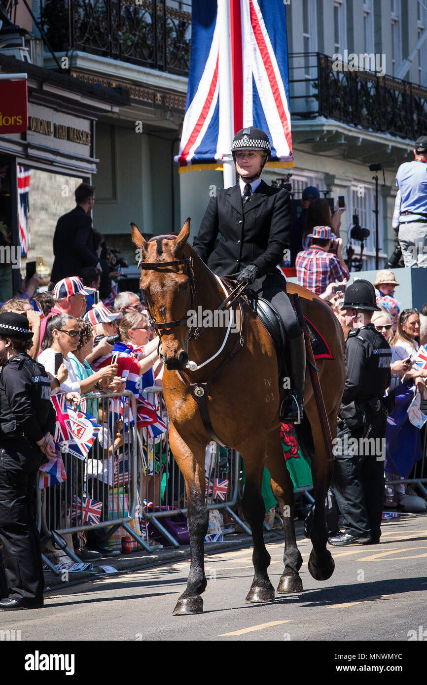 L'ordre le mariage du prince Harry à Meghan Markle a pris de nombreuses formes de la traditionnelle Bobby sur le beat et les officiers montés à l'armes à feu ont lourdement armés munis d'armes automatiques qui ont été très présent. Crédit : David Betteridge/Alamy Live News Banque D'Images
