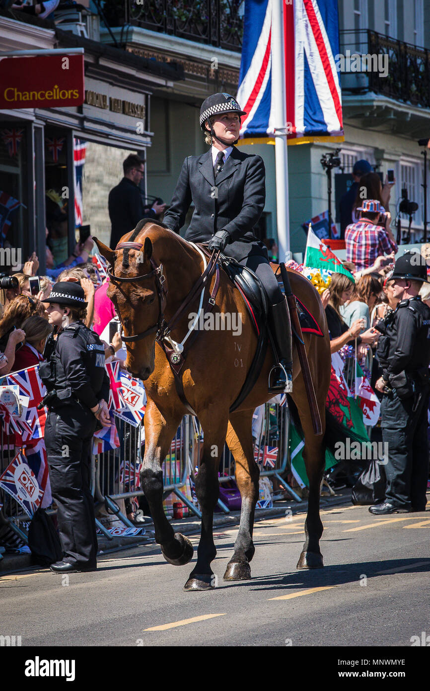 L'ordre le mariage du prince Harry à Meghan Markle a pris de nombreuses formes de la traditionnelle Bobby sur le beat et les officiers montés à l'armes à feu ont lourdement armés munis d'armes automatiques qui ont été très présent. Crédit : David Betteridge/Alamy Live News Banque D'Images
