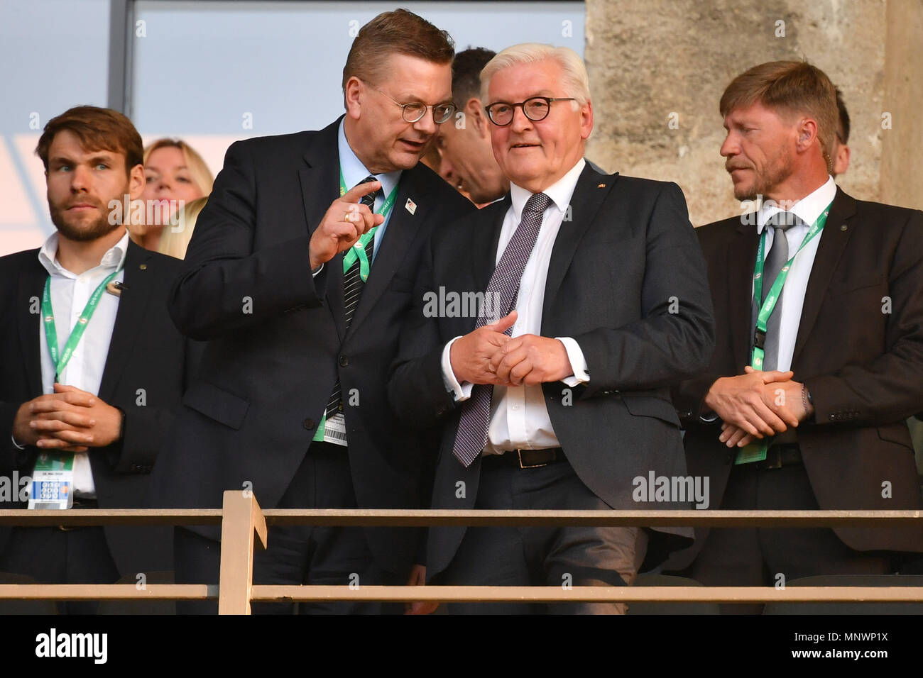 Berlin, Deutschland. 19 mai, 2018. v.li:DFB Président Reinhard GRINDEL Le Président Allemand Frank Walter Steinmeier dans les stands DFB Pokal Final, le FC Bayern Munich (M) - l'Eintracht Francfort (F) 1-3, au Stade Olympique de Berlin le 19.05.2018 | Conditions de crédit dans le monde entier : dpa/Alamy Live News Banque D'Images