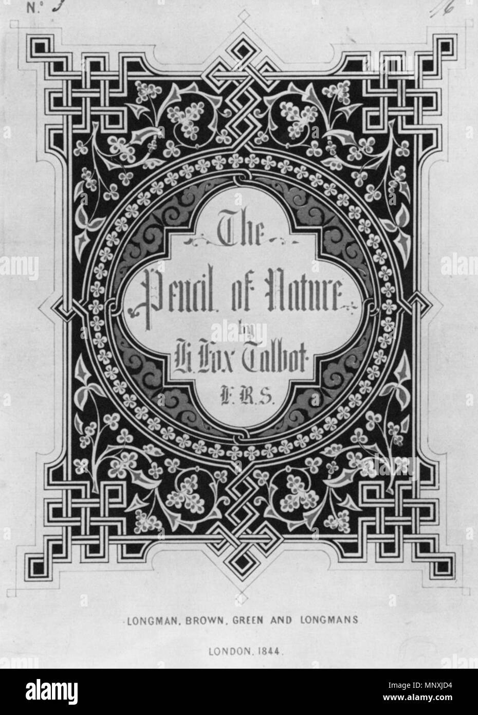 . Couverture de 'crayon de la nature', une collection de photographies. 1844. William Henry Fox Talbot (1800-1877) Noms alternatifs Henry Fox Talbot, William Henry Fox Talbot ; Fox Talbot photographe britannique Description Date de naissance/Décès 11 Février 1800 17 septembre 1877 Lieu de naissance/décès Melbury, Dorset, Angleterre abbaye de Lacock, Wiltshire, Angleterre Lieu de travail London Authority control : Q299565 : VIAF 54325833 ISNI : 0000 0001 2026 0414 ULAN : 500021449 RCAC : n79138724 35538270 1158 NLA : WorldCat Talbot de la nature Crayon Banque D'Images