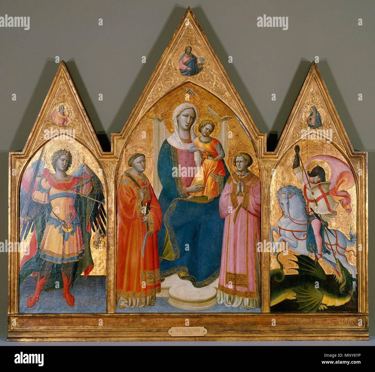 . Anglais : un triptyque créé comme un retable. Le panneau central représente la Vierge et l'enfant ont intronisé entre Saint Laurent et de Saint Stephen. Frais généraux est le Christ tenant un livre ouvert avec Alpha et Omega. Le panneau de gauche montre l'Archange Michael à l'épée et balances, pesant les âmes. Le panneau de droite montre Saint George triomphant de la Dragon. Entre 1425 et 1426. Giovanni dal Ponte (1385-1438) peintre italien Description Date de naissance/décès 1385 circa 1438 Lieu de naissance/décès Florence Florence médiévale période de travail lieu de travail Florence contrôle d'autorité : Q2749321 VIA Banque D'Images