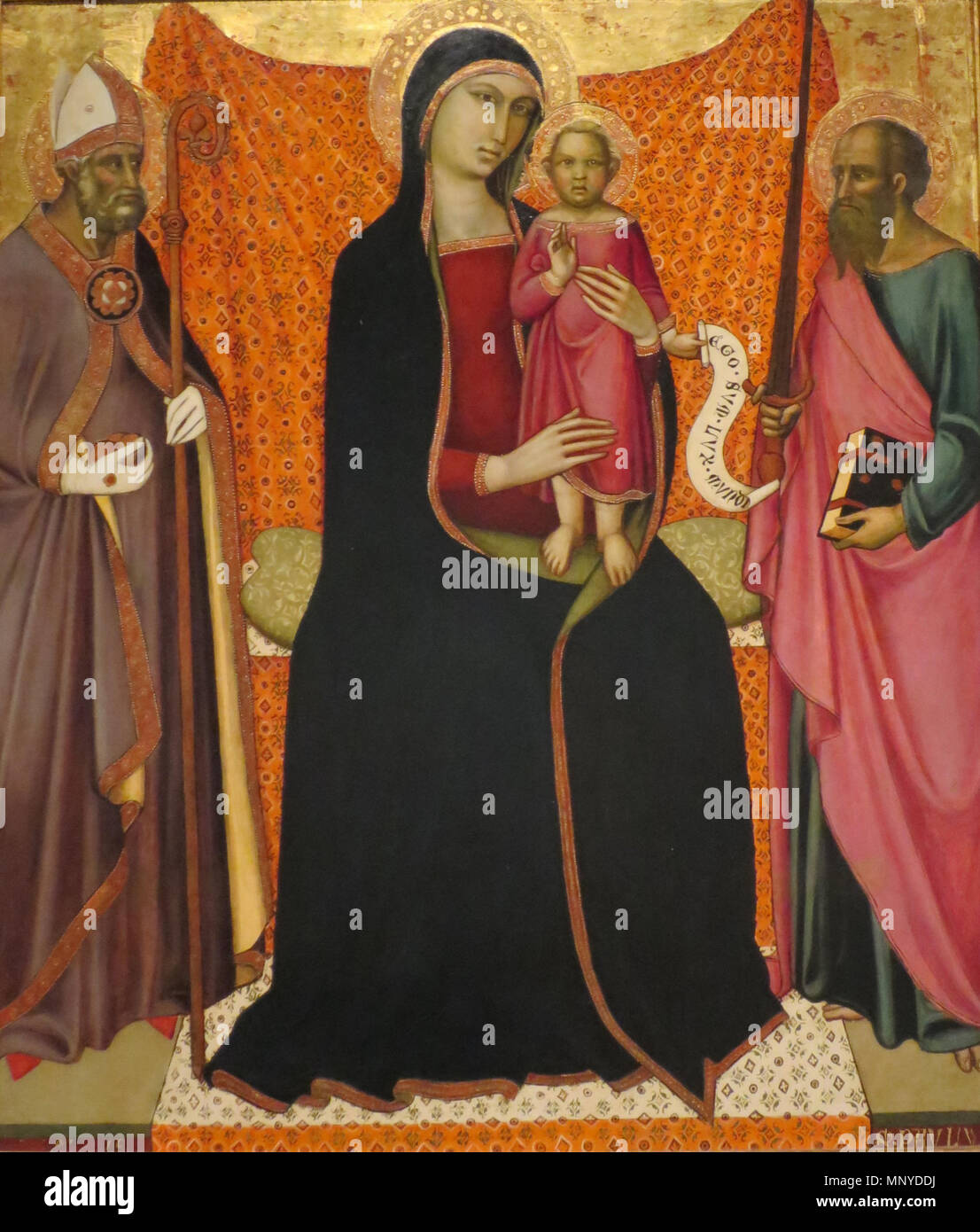 . Luca di Tommè (1330-1389) Noms alternatifs Lucca di Tommè, Luca di Tomè, Maestro della Maddalena Description peintre italien Date de naissance/décès vers 1330 après 1389 Lieu de naissance/décès Sienne Sienne période de travail entre 1356 et 1389 lieu de travail Sienne, de Rieti, Pise contrôle d'autorité : Q1857438 : VIAF 47587287 ISNI : 0000 0000 5766 1652 ULAN : 500003597 RCAC : n83190560 WGA : LUCA DI TOMMÈ vierge à l'enfant avec WorldCat Sts. Nicolas et Paul, vers 1370, tempera sur toile, panneau non précisée : 52 1/4 x 45 1/8 in. ; 132,715 x 114,6175 cm encadrée ; : 61 x 52 x 2 1/2 in. (154,94 x Banque D'Images