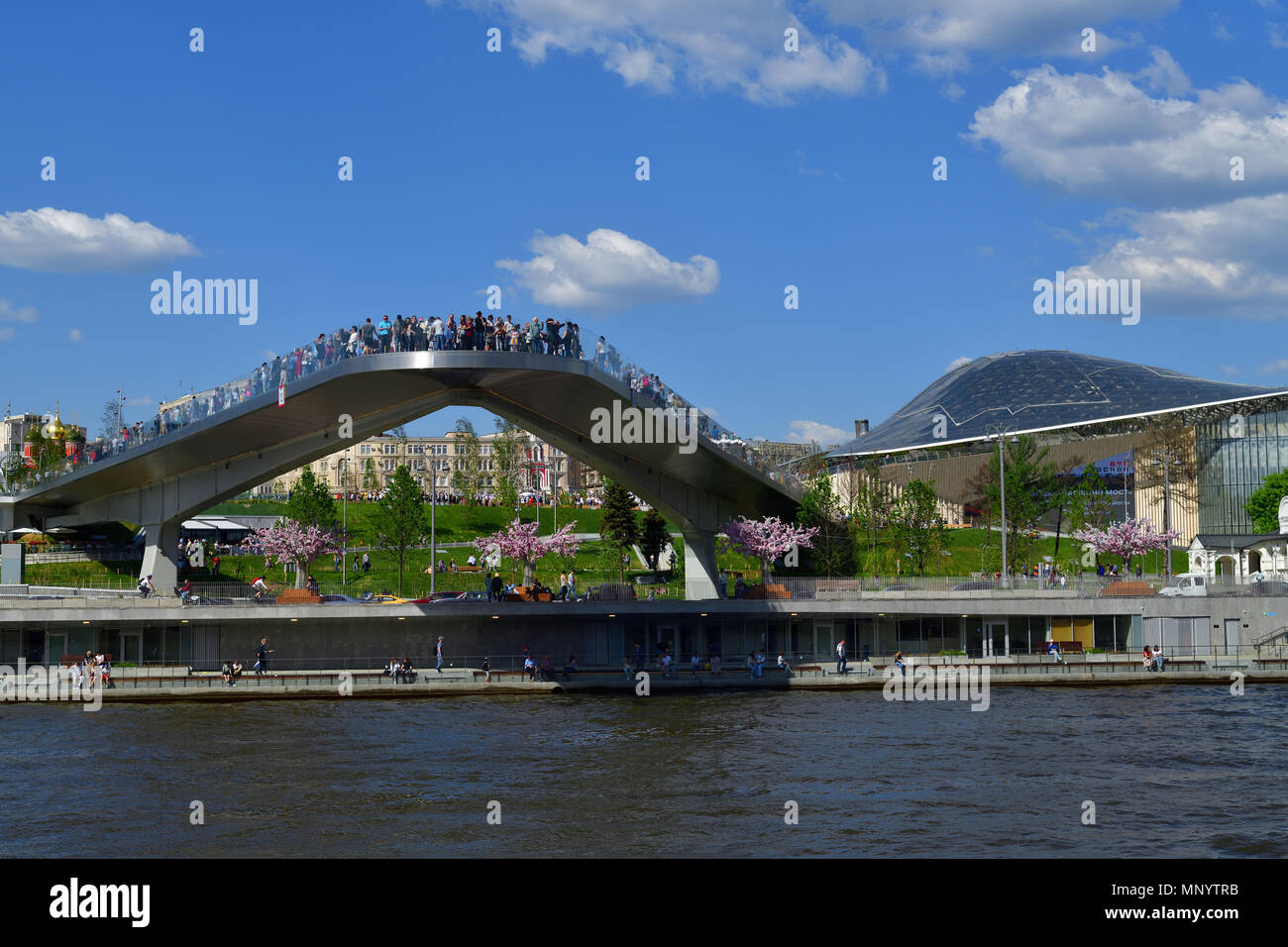 Moscou, Russie - 12 mai. 2018. pont suspendu de Zaryadye park Banque D'Images