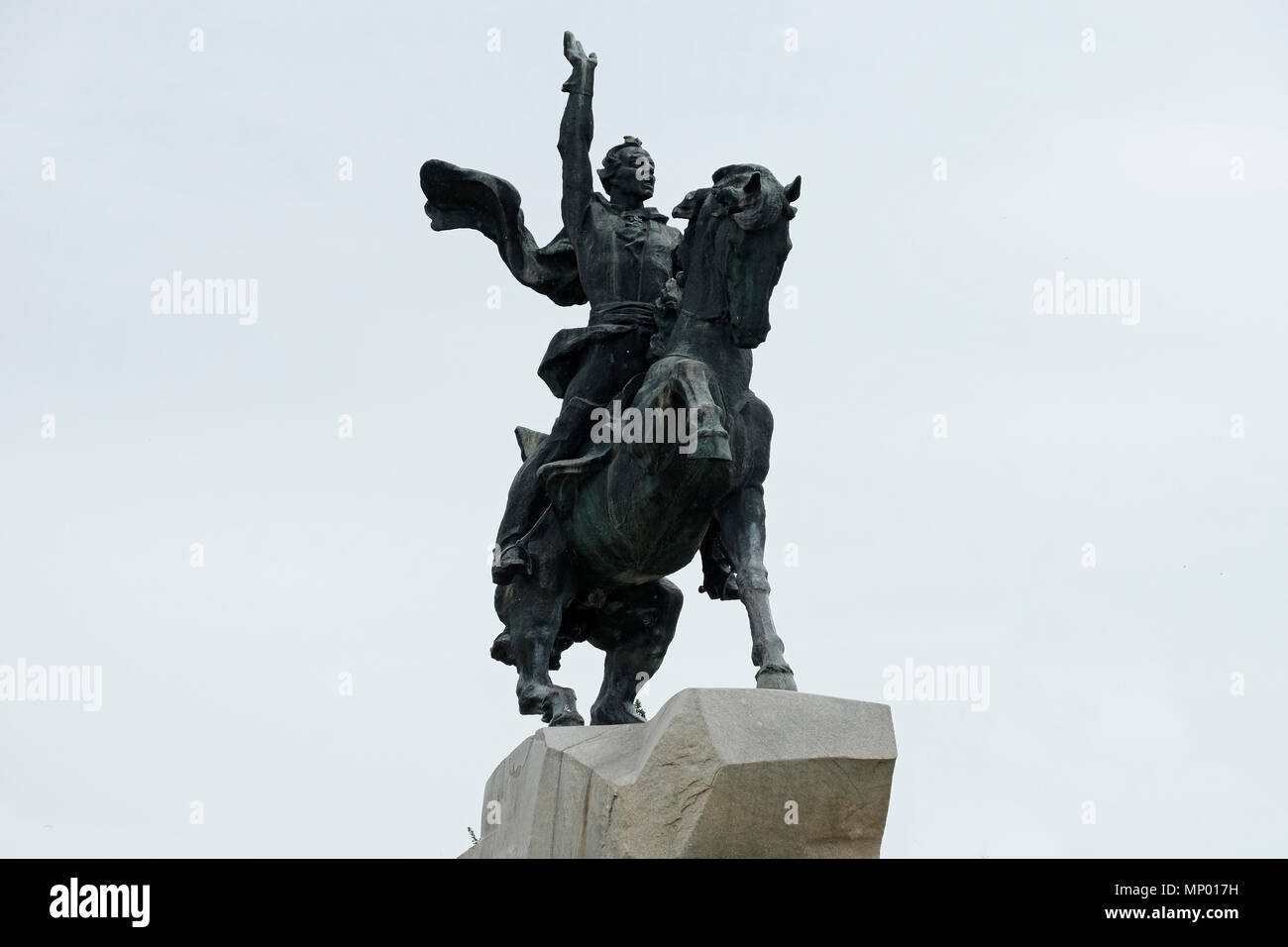 La statue d'Alexandre Vassilievitch Suvorov qui était un chef militaire russe, considéré comme un héros national et le dernier généralissime de l'Empire russe placé dans le centre de Tiraspol la capitale de Pridnestrovie, officiellement connu sous le nom de République moldave Pridnestrovienne PMR et également appelé Transnistrie depuis 1992 un État sécessionniste enclavé internationalement reconnu comme faisant partie de la Moldavie Banque D'Images