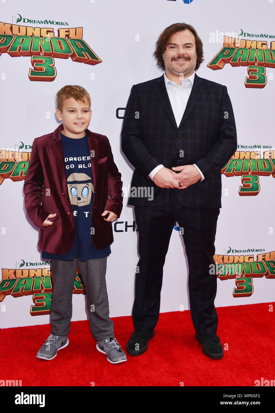 Jack Black et fils à la Kung Fu Panda première au théâtre chinois de Grauman à Los Angeles, le 16 janvier 2016.Jack Black et fils ------------- Red Carpet Event, Vertical, USA, Cinéma, Célébrités, photographie, Bestof, Arts, Culture et divertissement, Célébrités Topix fashion / Vertical, Best of, événement dans la vie d'Hollywood, Californie - Tapis rouge et en backstage, USA, Cinéma, Célébrités, cinéma, télévision, Célébrités célébrités musique, photographie, Arts et culture, Bestof, divertissement, Topix, verticale de la famille de l'année 2016 , tsuni@Gamma-USA.com Husba enquête, Banque D'Images