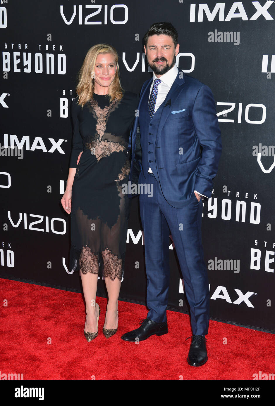 Karl Urban, Katee Sackhoff arrivant à la Star Trek audelà de la