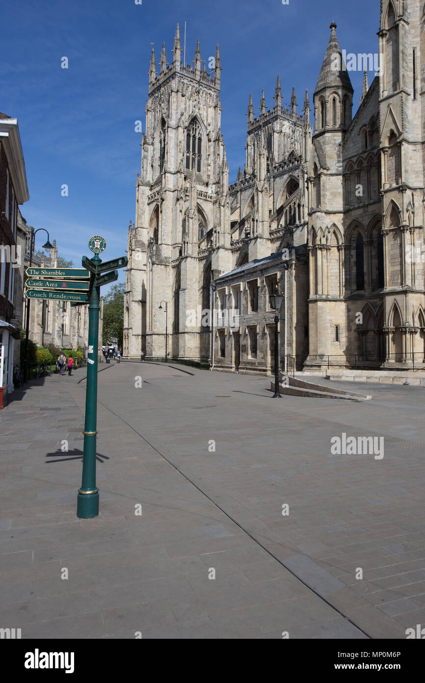 Côté sud et sud-ouest de la cathédrale de York, York, Angleterre Banque D'Images