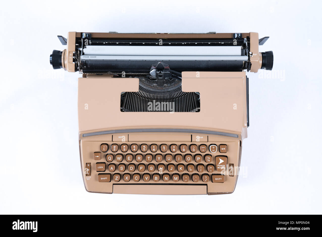 Old Vintage Typewriter isolé sur fond blanc Banque D'Images