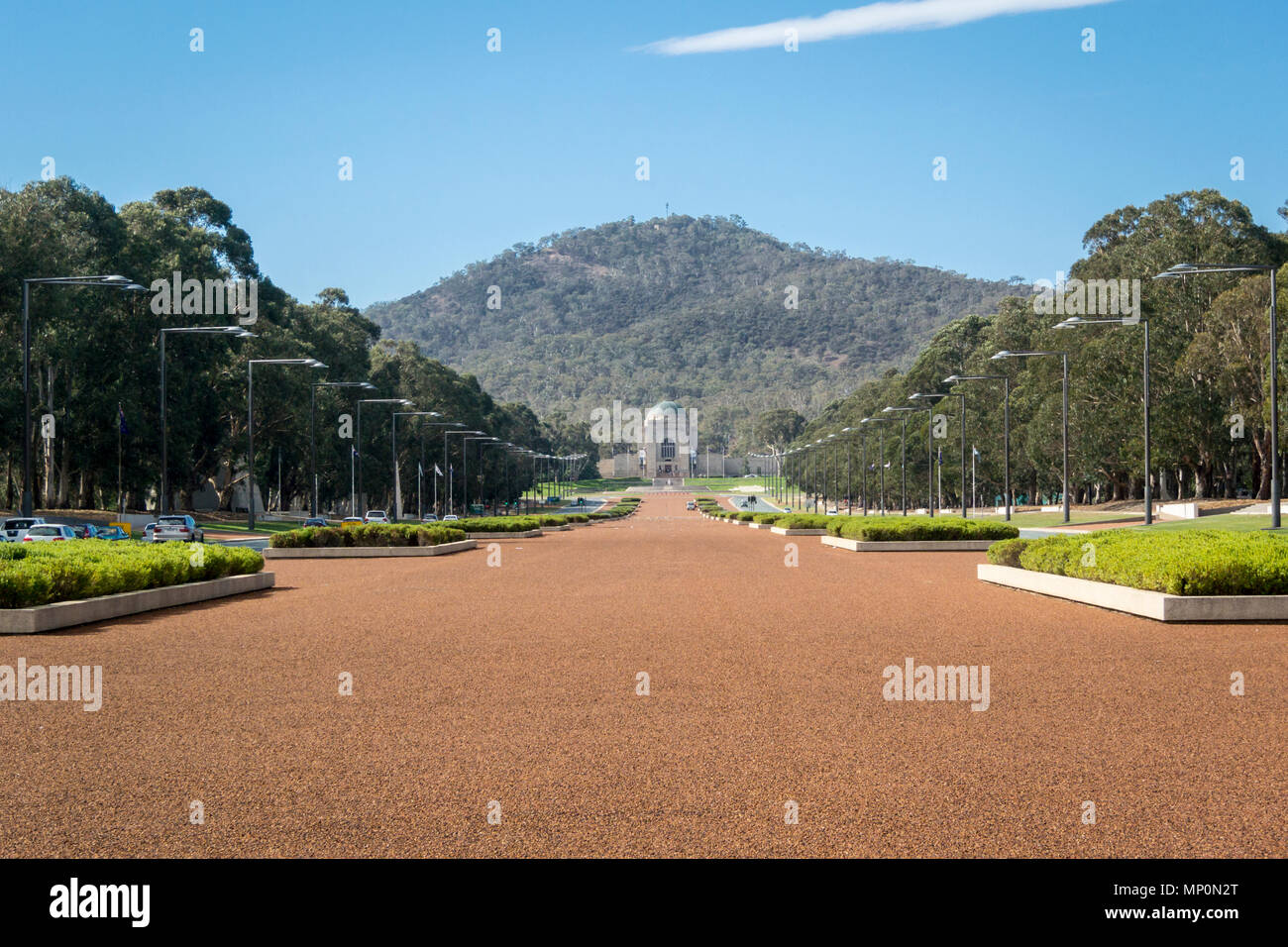 Anzac Parade à la recherche vers l'Anzac War Memorial, Canberra, ACT, Australie Banque D'Images