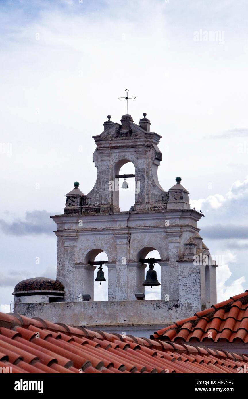 Vieux clocher de l'église dans la région de Sucre, Bolivie Banque D'Images