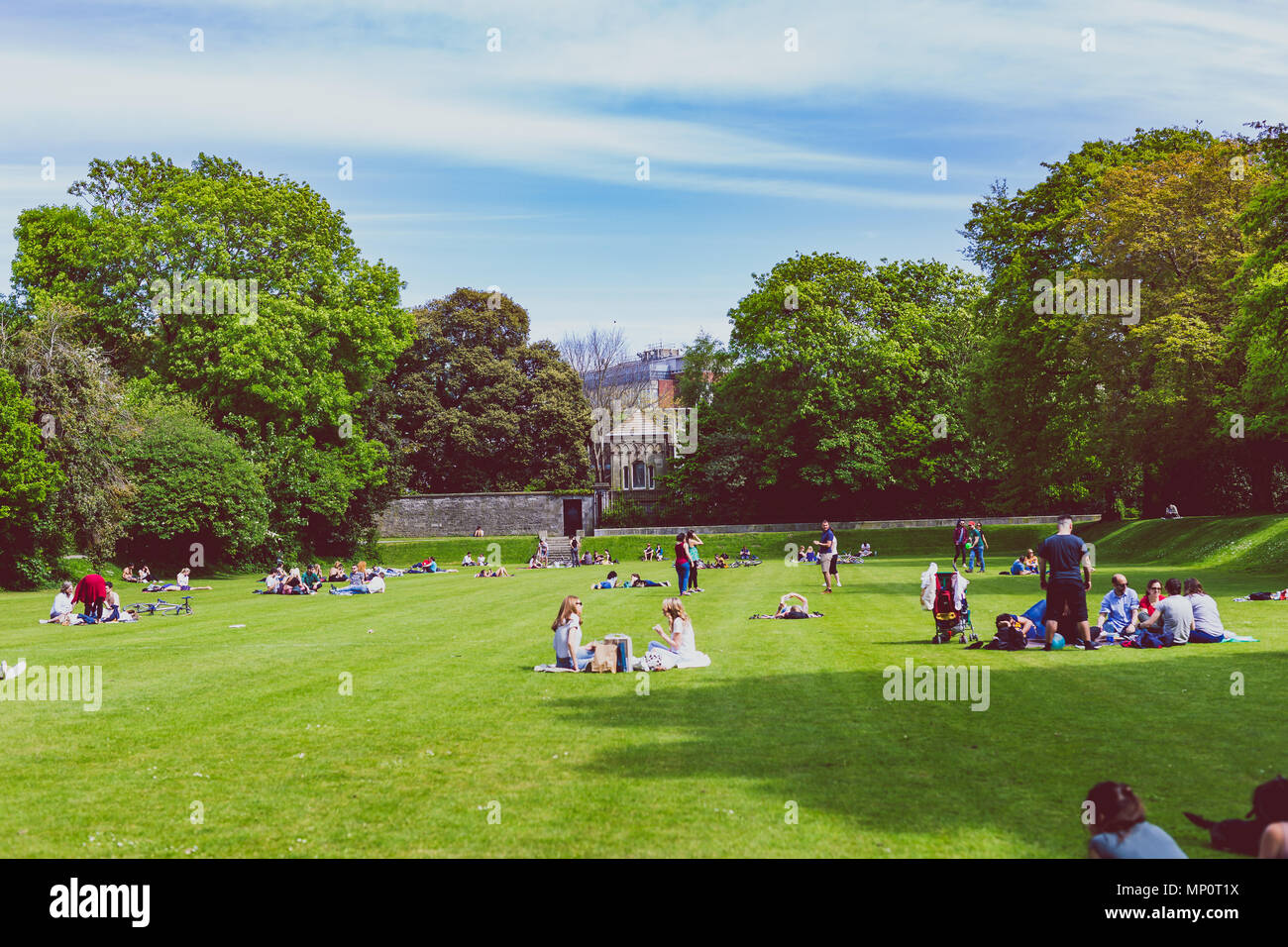 DUBLIN, IRLANDE - Mai 20th, 2018 : détail de l'Iveagh Gardens dans le centre-ville de Dublin à la sortie de la rue Harcourt Banque D'Images