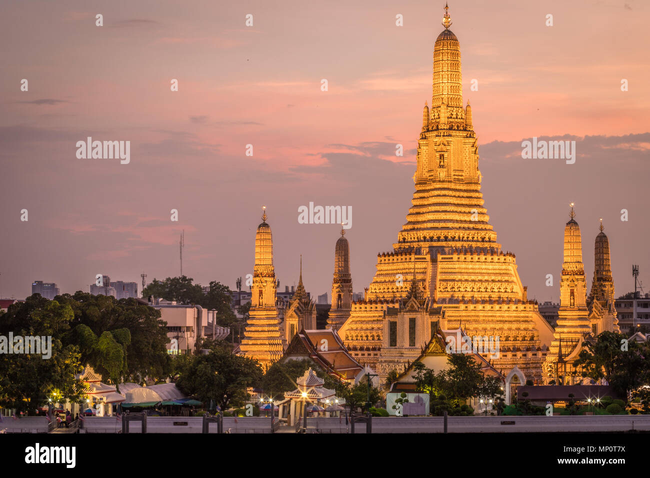 Coucher du soleil à Wat Arun Bangkok Banque D'Images