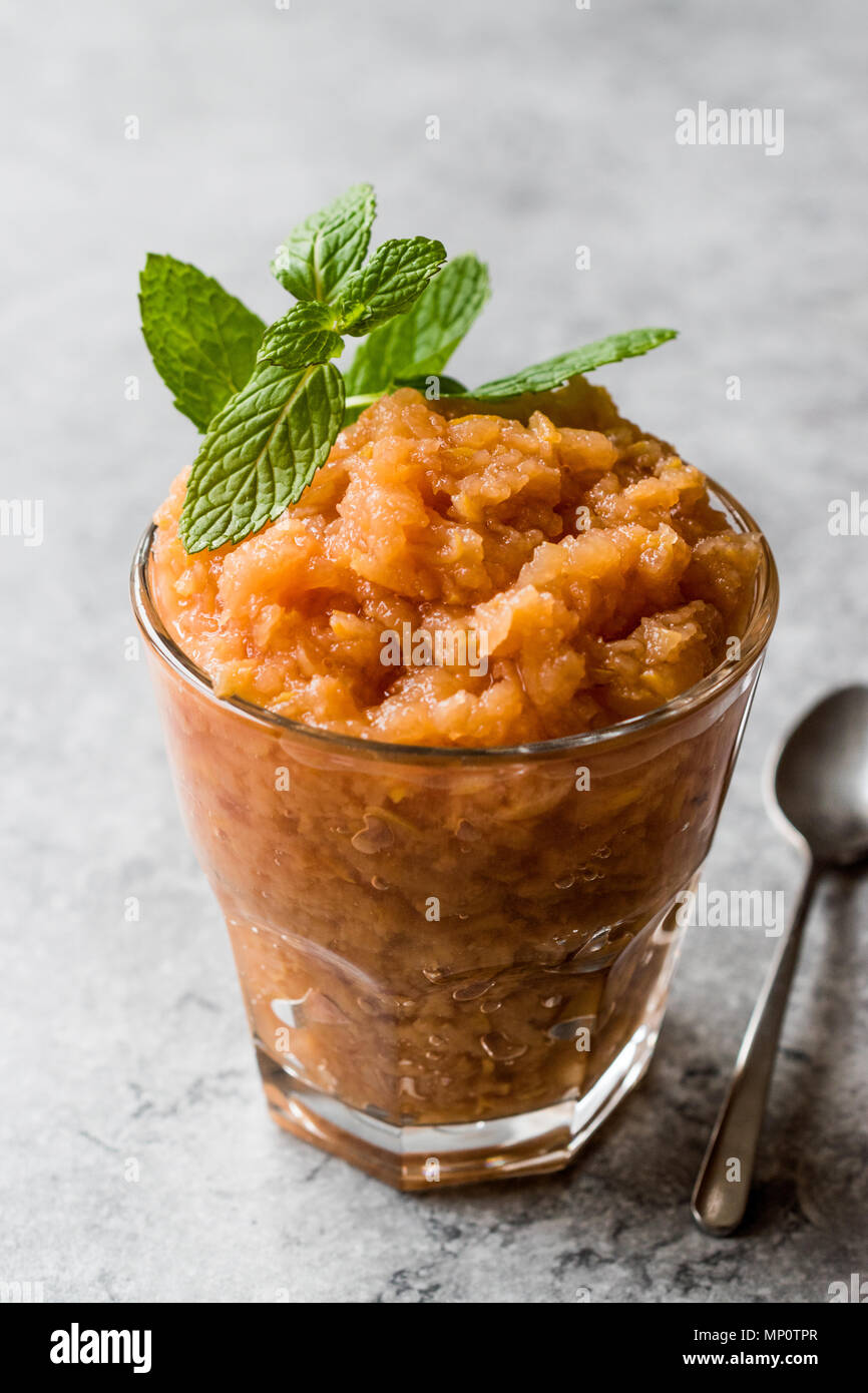 Mandarin italienne maison Glace Granité à la menthe. L'alimentation biologique. Banque D'Images