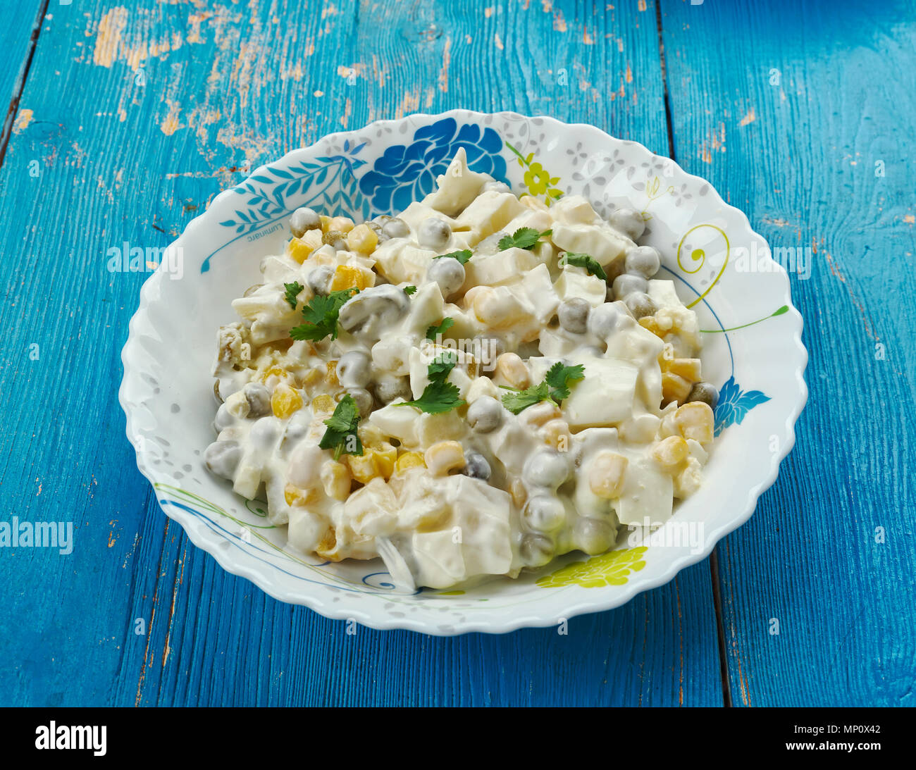 Salatka Jarzynowa - Salade de légumes traditionnels polonais Banque D'Images